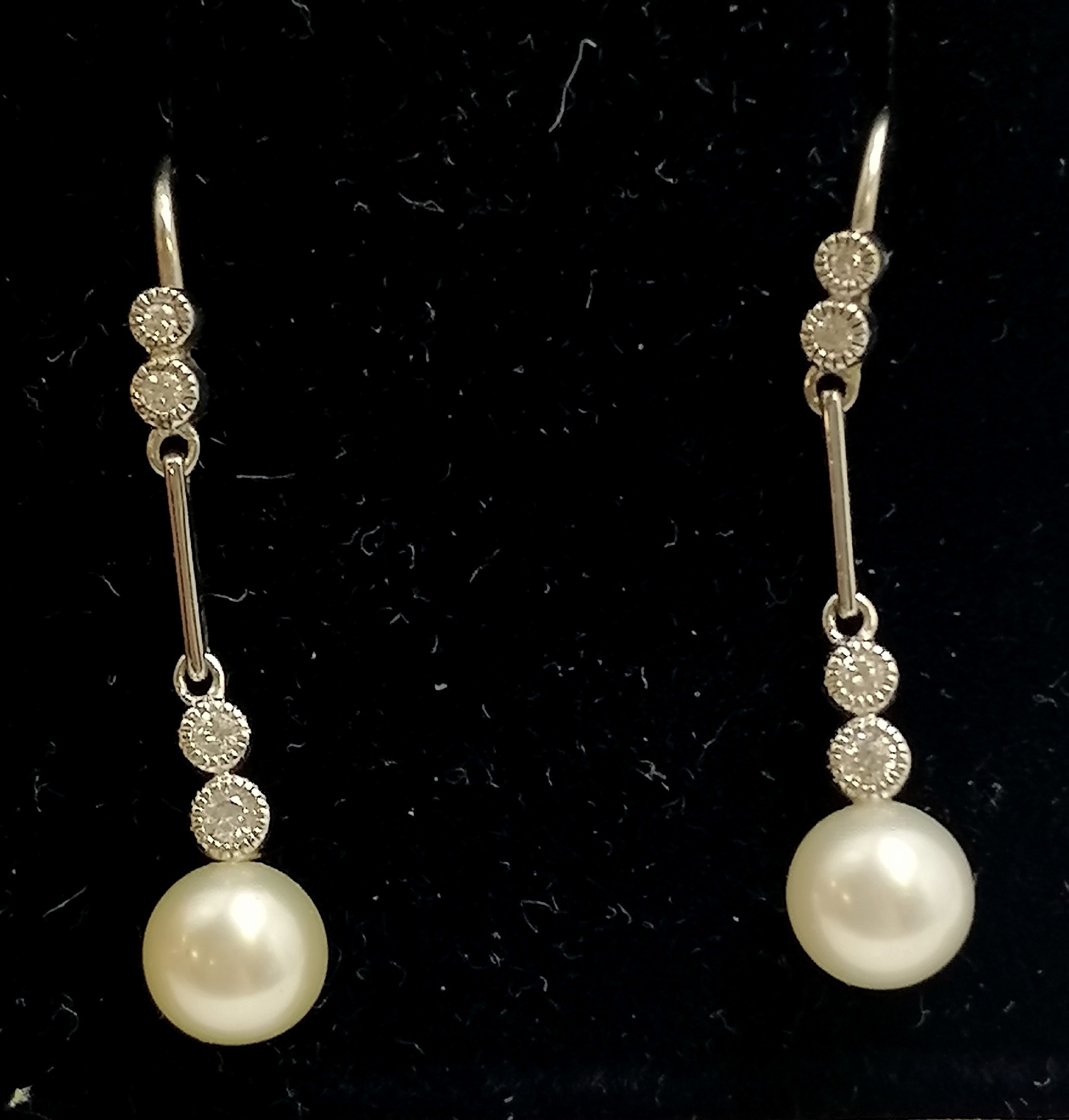Unmarked 18ct white gold diamond & pearl drop earrings - 3cm drop & 2.4g total weight - Image 2 of 2