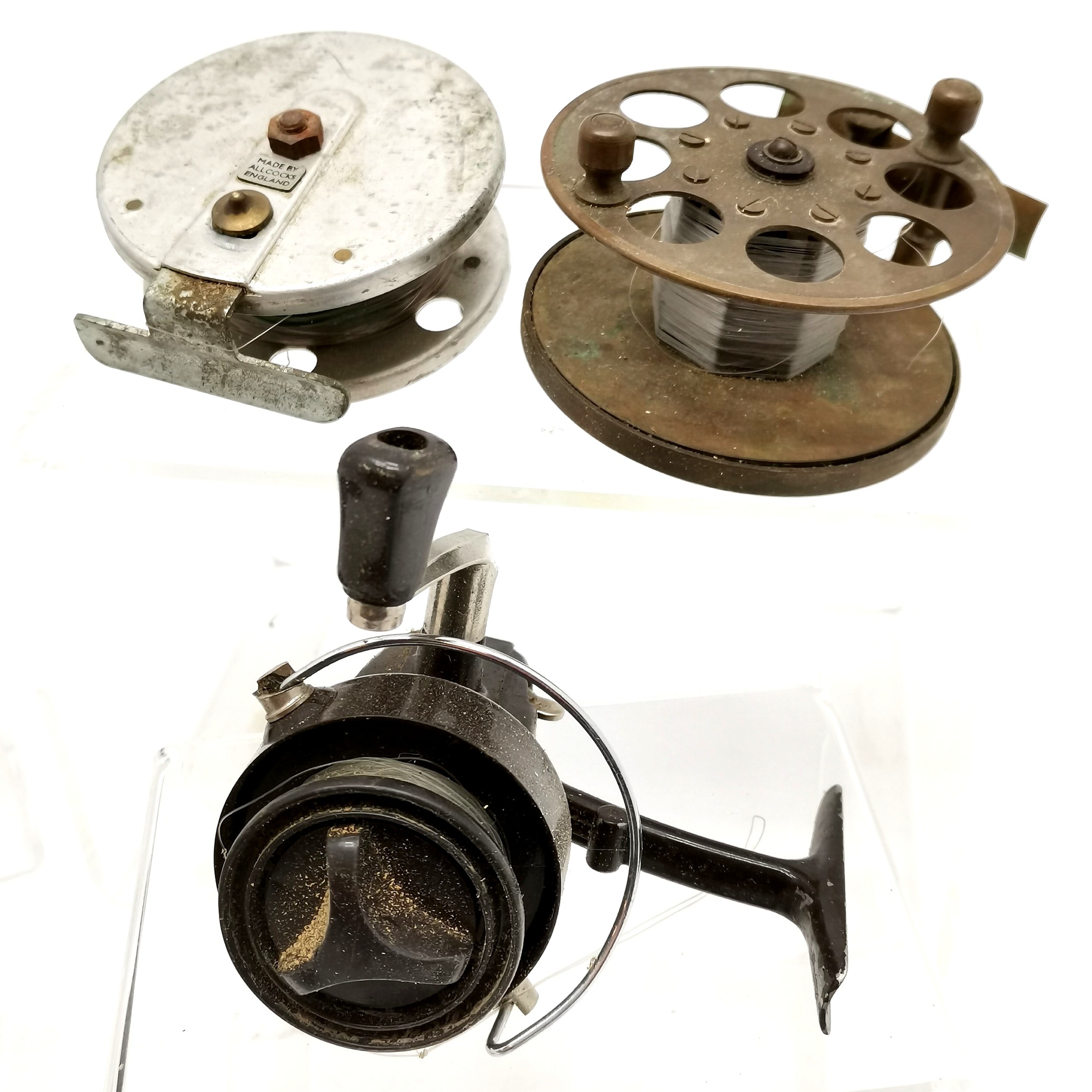 Collection of assorted vintage fishing reels to include a Wierside Regal and a Allcocks - Image 2 of 3