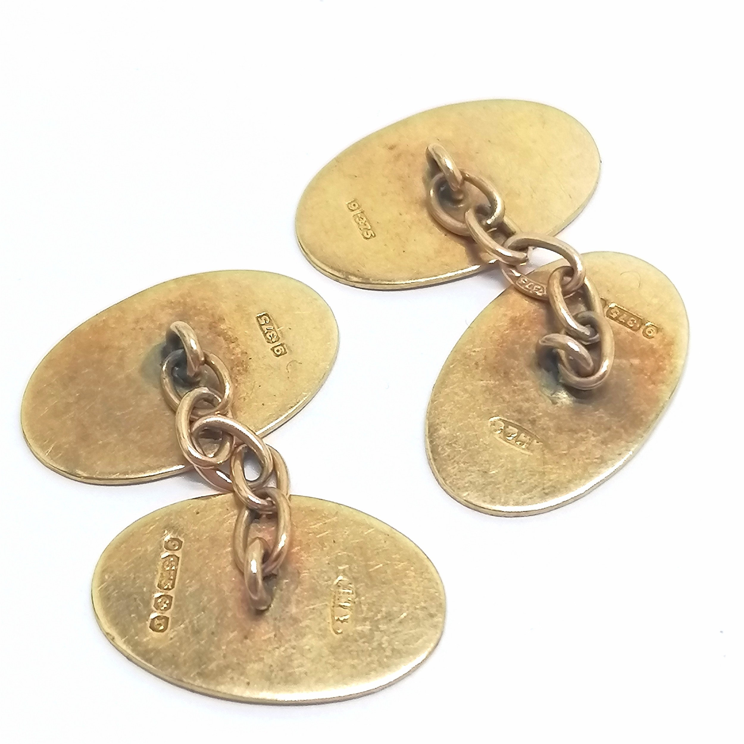 9ct hallmarked gold pair of cufflinks with engine turned decoration - 4.2g with no obvious damage - Image 2 of 2