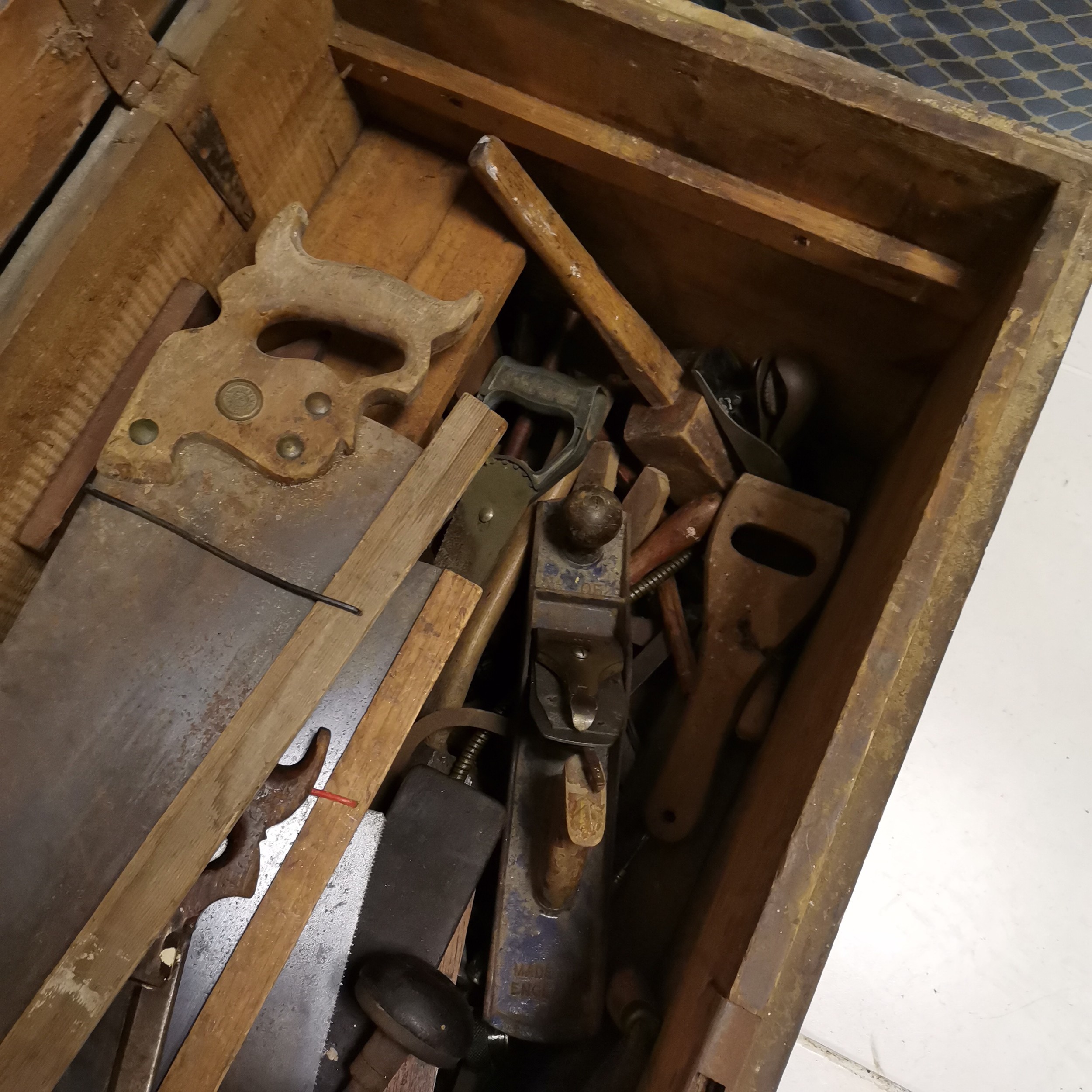 Large vintage tool chest containing a large quantity of various tools to include saws, wooden planes - Image 3 of 8