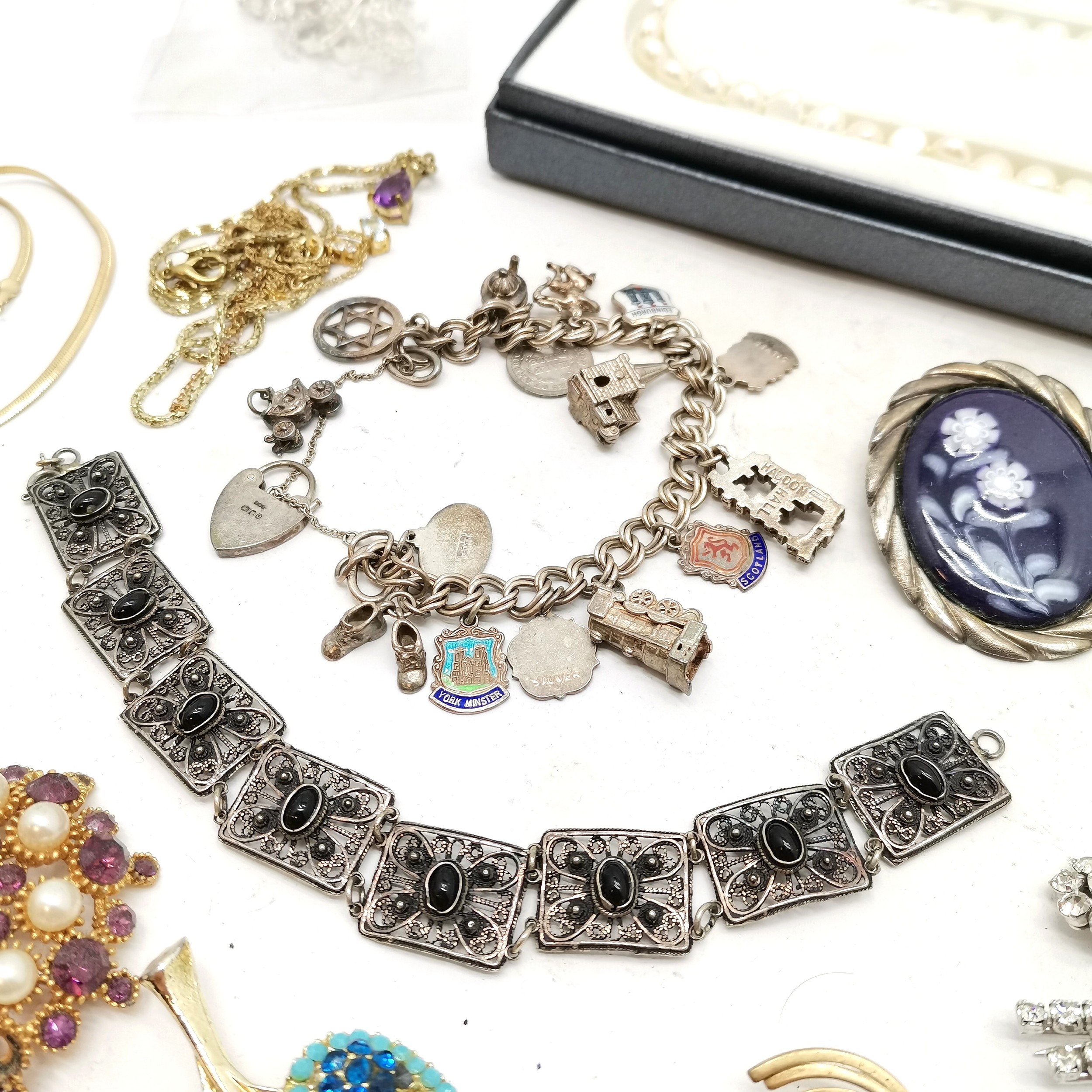 Silver charm bracelet with charms inc Nuvo church (with wedding), Haddon Hall etc (44g) t/w silver - Image 2 of 3