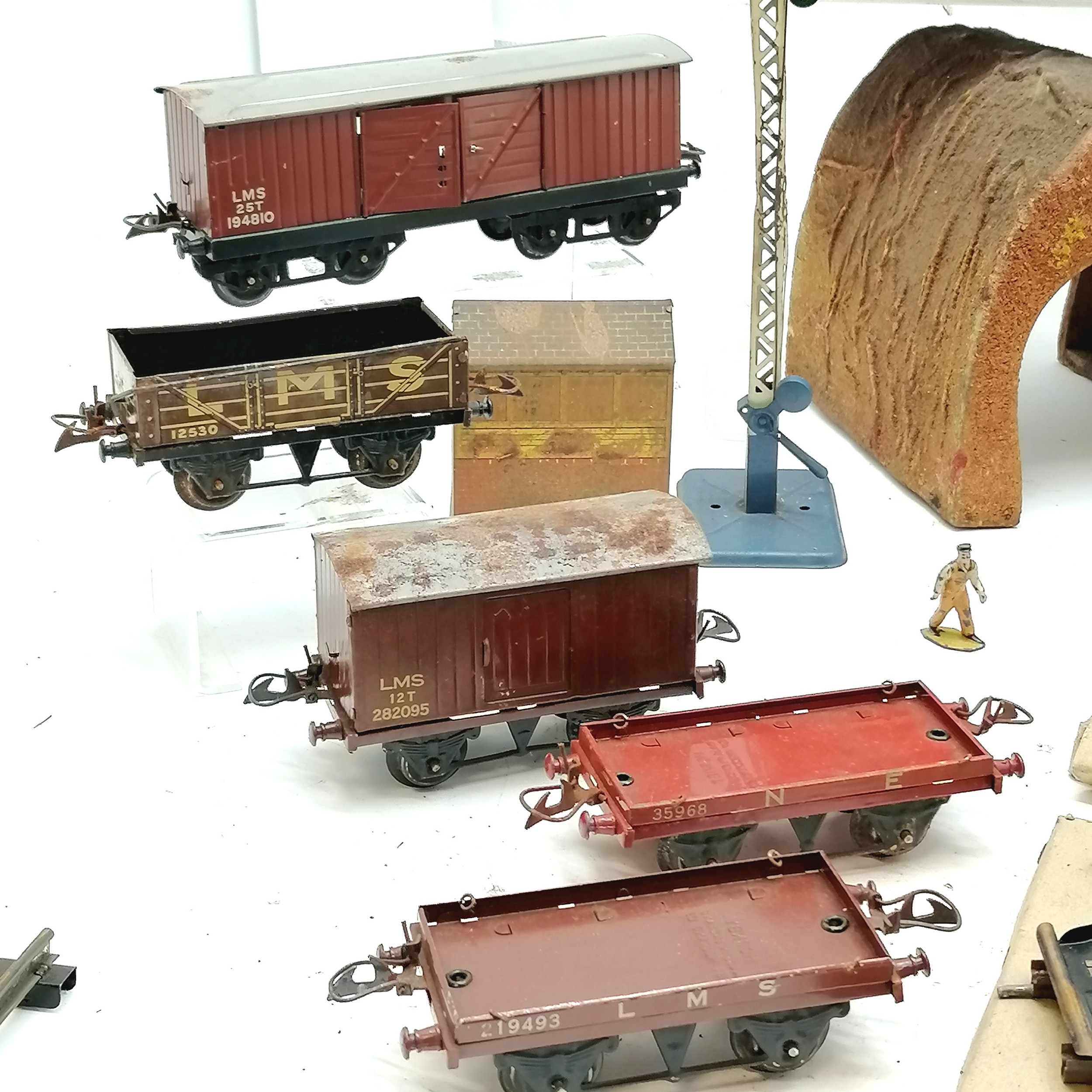 LMS 0 gauge rolling stock, wooden signal house, signals, CA2 boxed acute-angle crossing, boxed M - Image 6 of 11