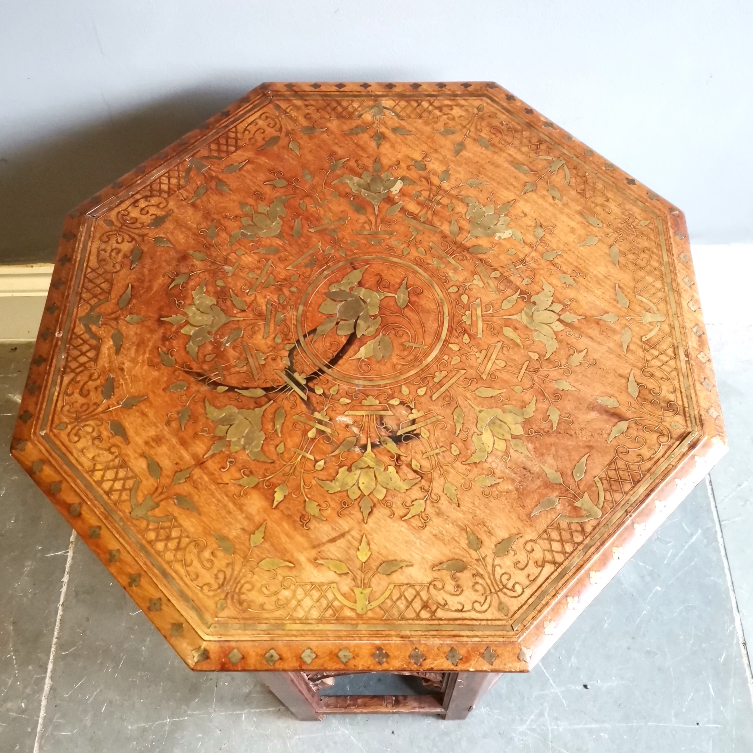 Vintage Indian teak collapsible table with brass inlay and carved fretwork decoration, 57cm diameter - Image 3 of 3