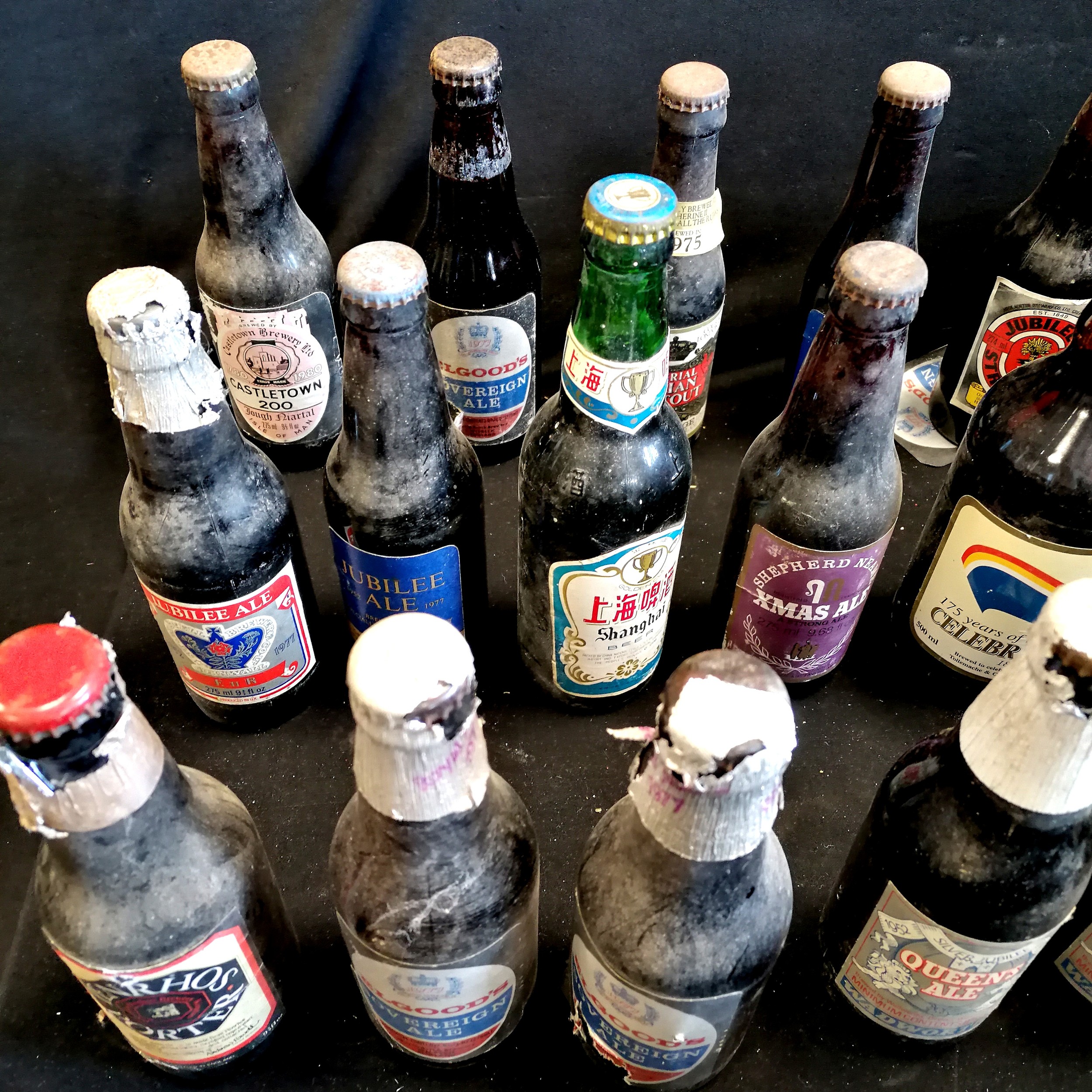 Collection of vintage collectable beers / ales inc Silver Jubilee courage, Indian coope, Hall and - Image 2 of 5