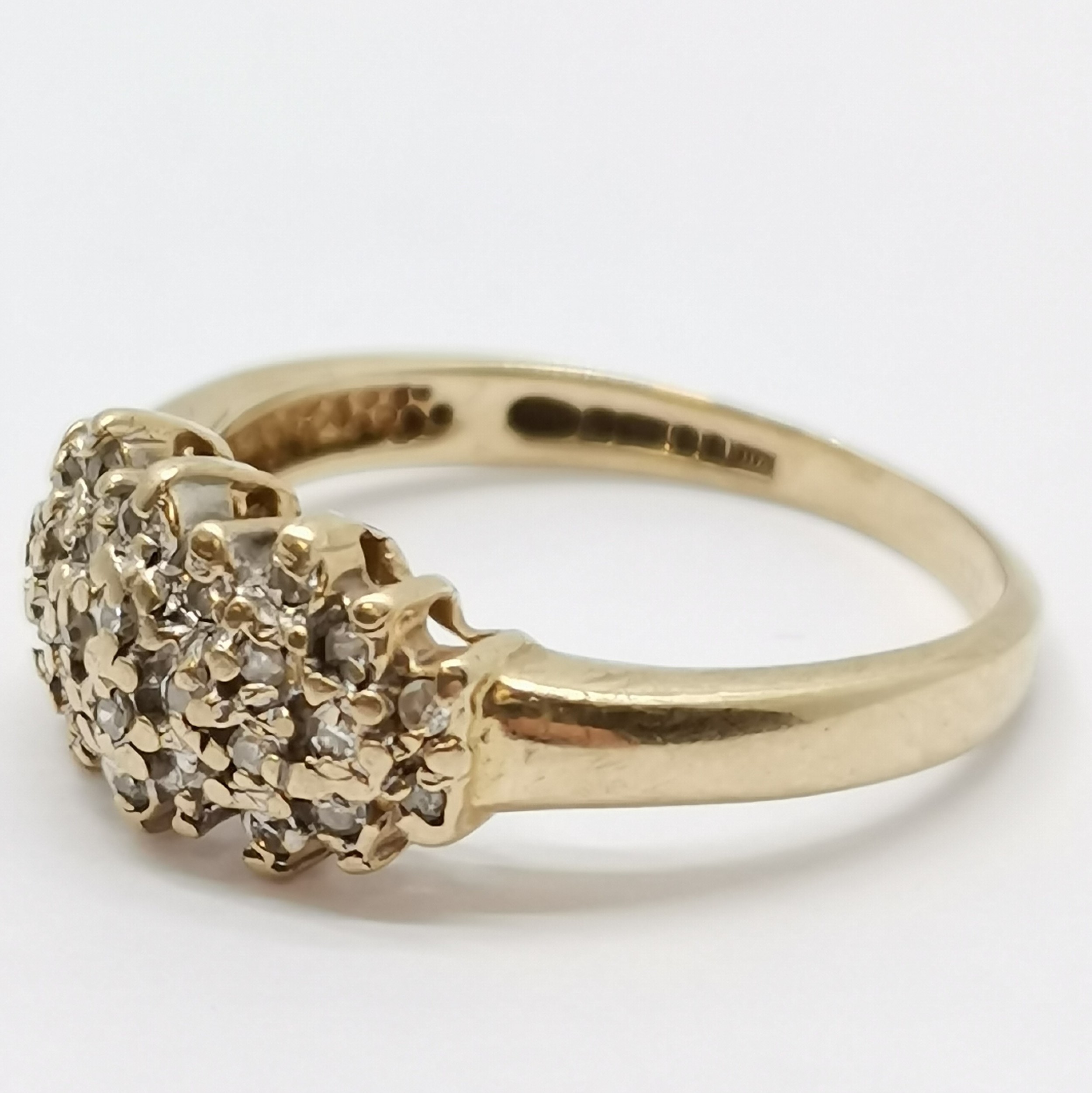 9ct hallmarked gold diamond cluster ring - size K & 2g total weight - Image 2 of 5