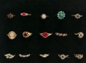 Pad of 13 x 9ct hallmarked / marked gold mostly stone set rings inc aquamarine, 3 stone diamond /