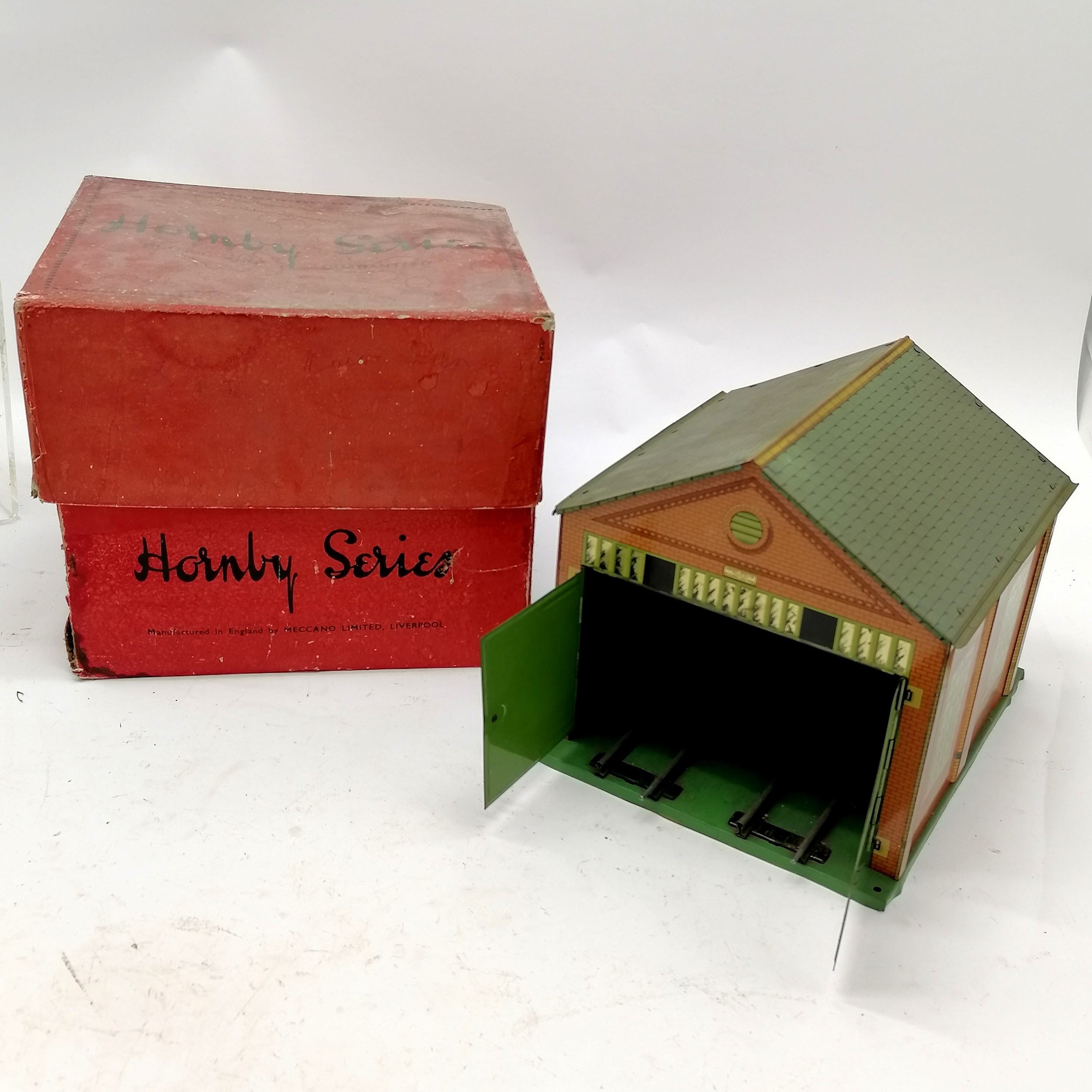 Boxed Hornby engine shed No.1A ~ base slightly distorted and box has slight losses otherwise in good - Image 5 of 6