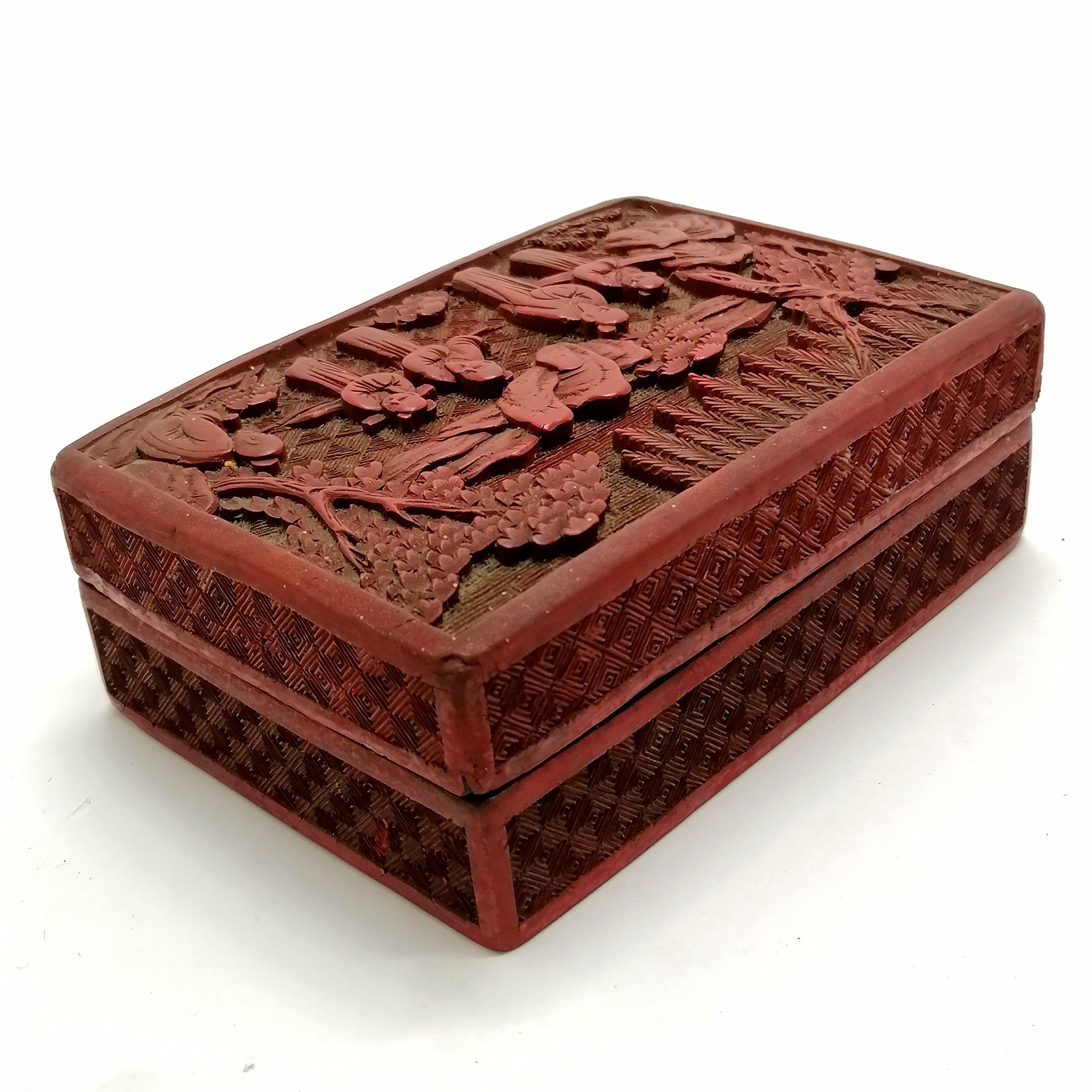 Chinese cinnabar red lacquer box with figural detail to lid - 14.5cm x 10cm x 5cm (slight losses & - Image 4 of 6