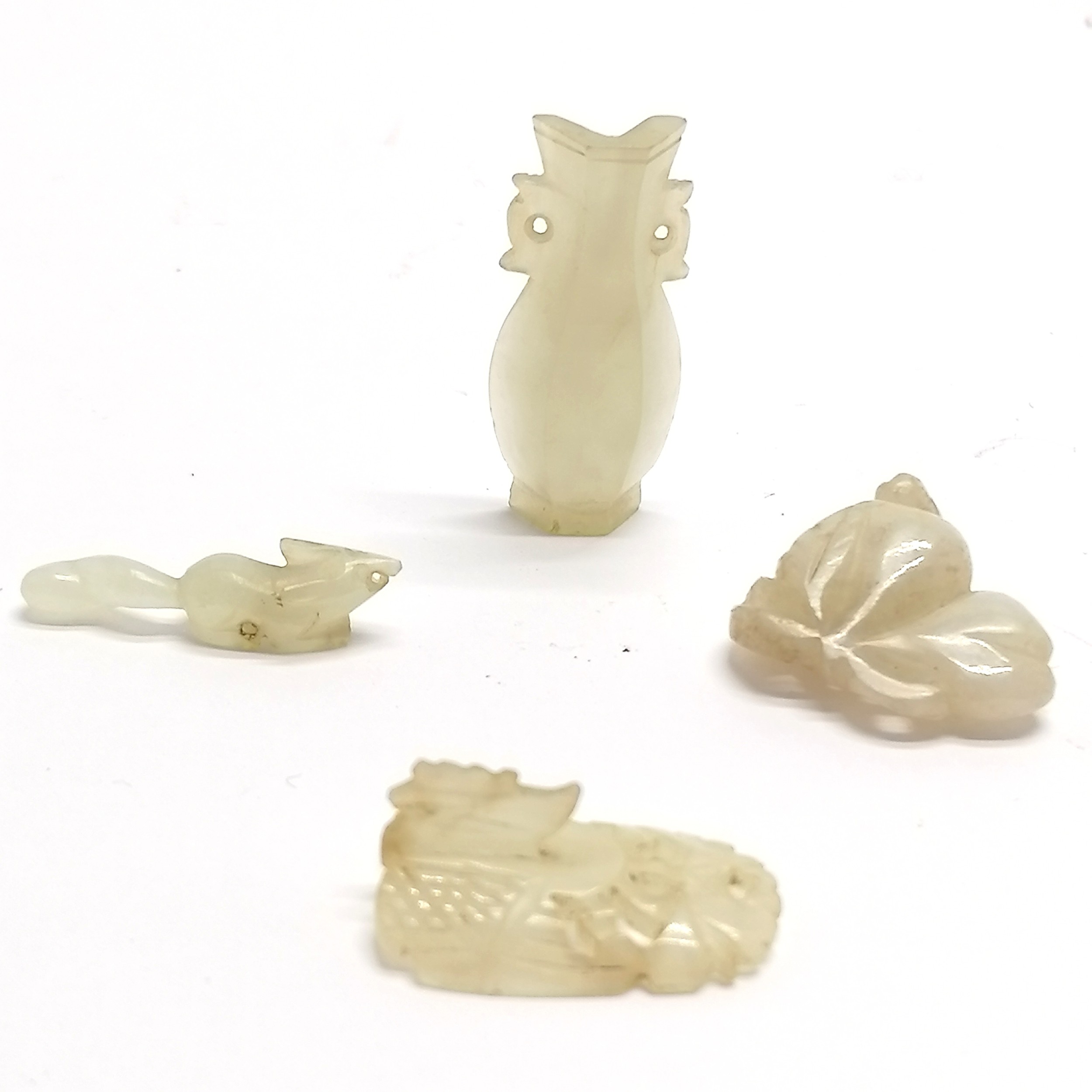 4 x miniature hand carved jade pendants inc chicken, squirrel (2.5cm) etc - Image 3 of 3