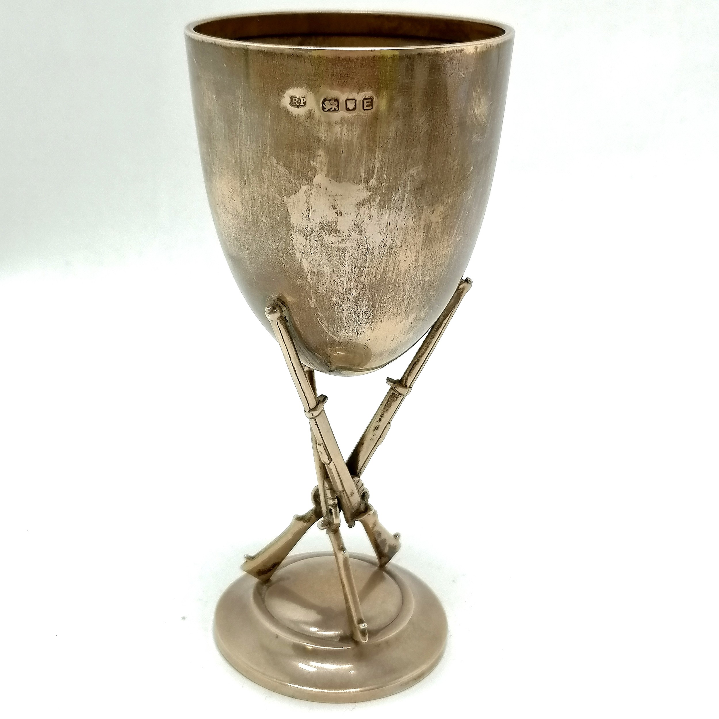 1939 silver shooting cup / trophy (by Robert Pringle & Sons) with triple rifle detail presented by - Image 3 of 4