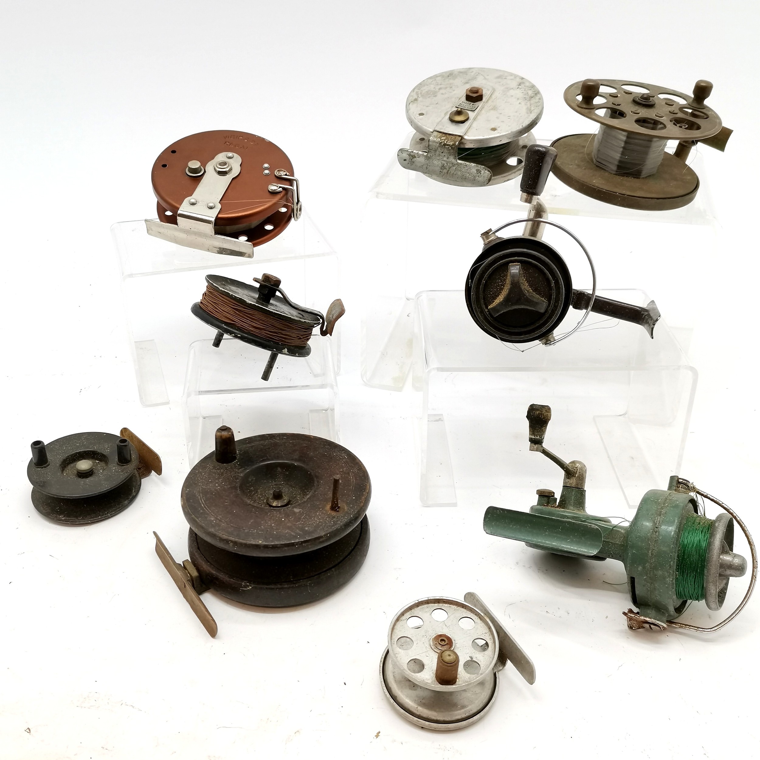 Collection of assorted vintage fishing reels to include a Wierside Regal and a Allcocks