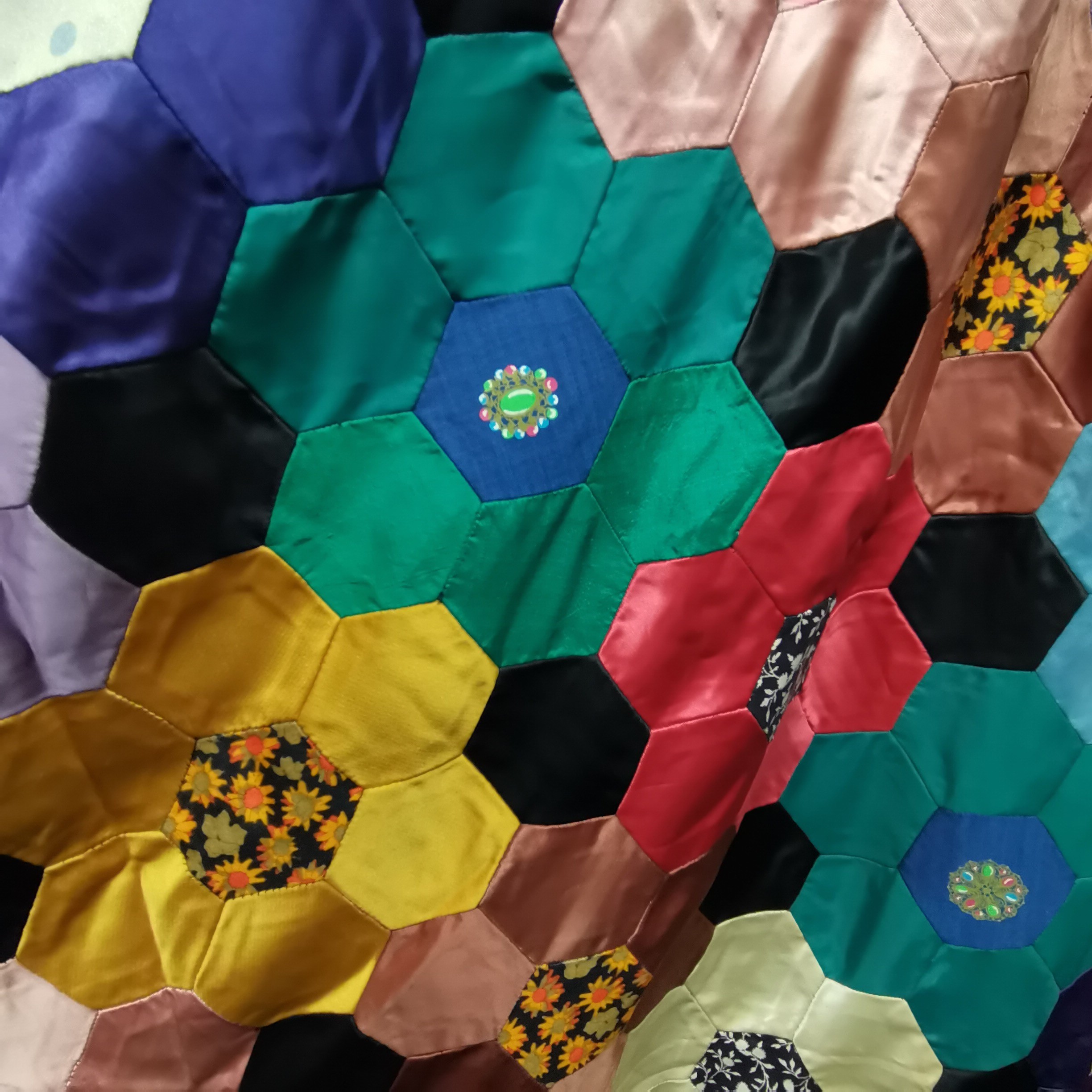 Quilt top mid century, a mix of silk, satin and cotton hexagonals on black background in very good - Image 2 of 3