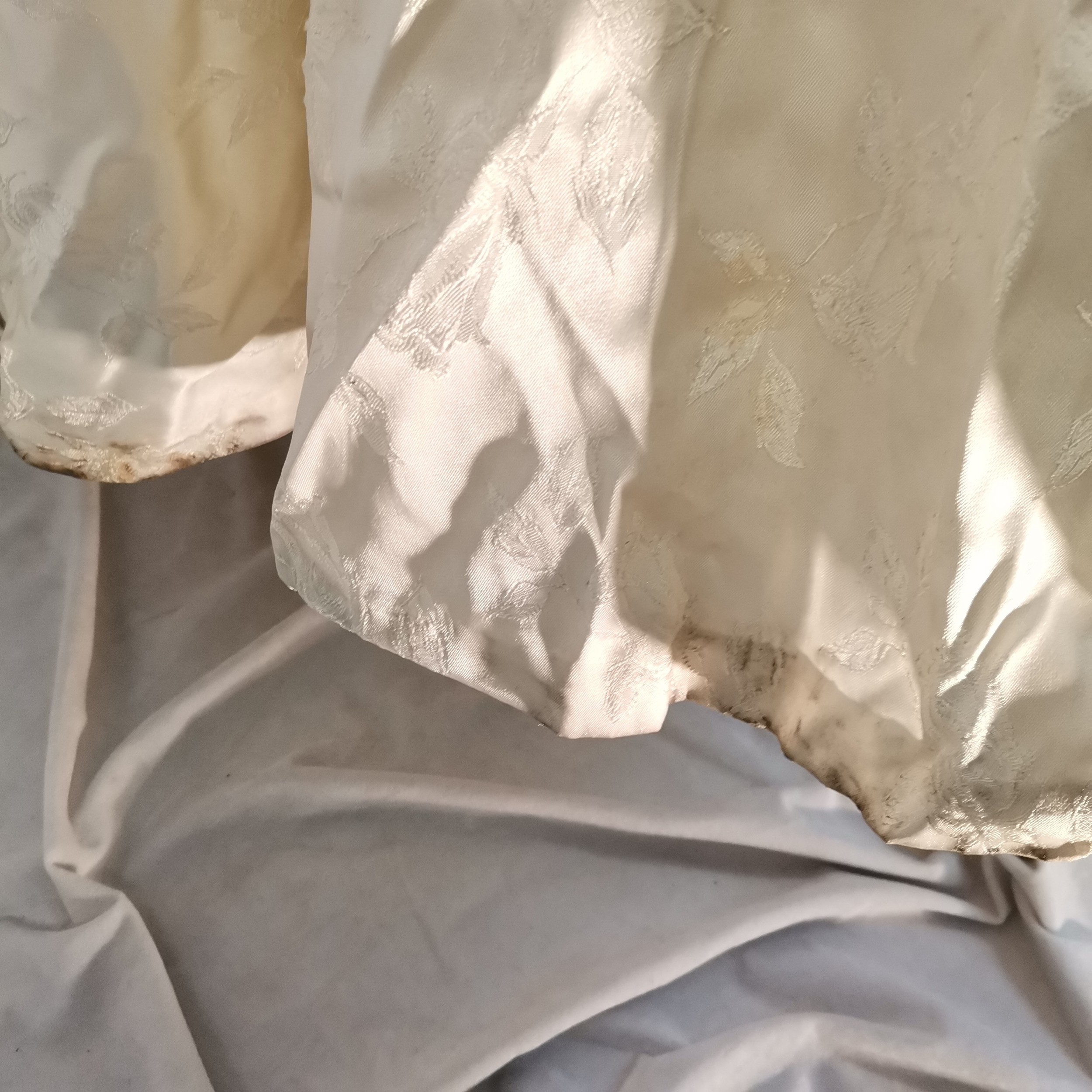 1950s Satin long sleeved wedding dress measuring 92cm bust. In used condition with staining to the - Image 3 of 4