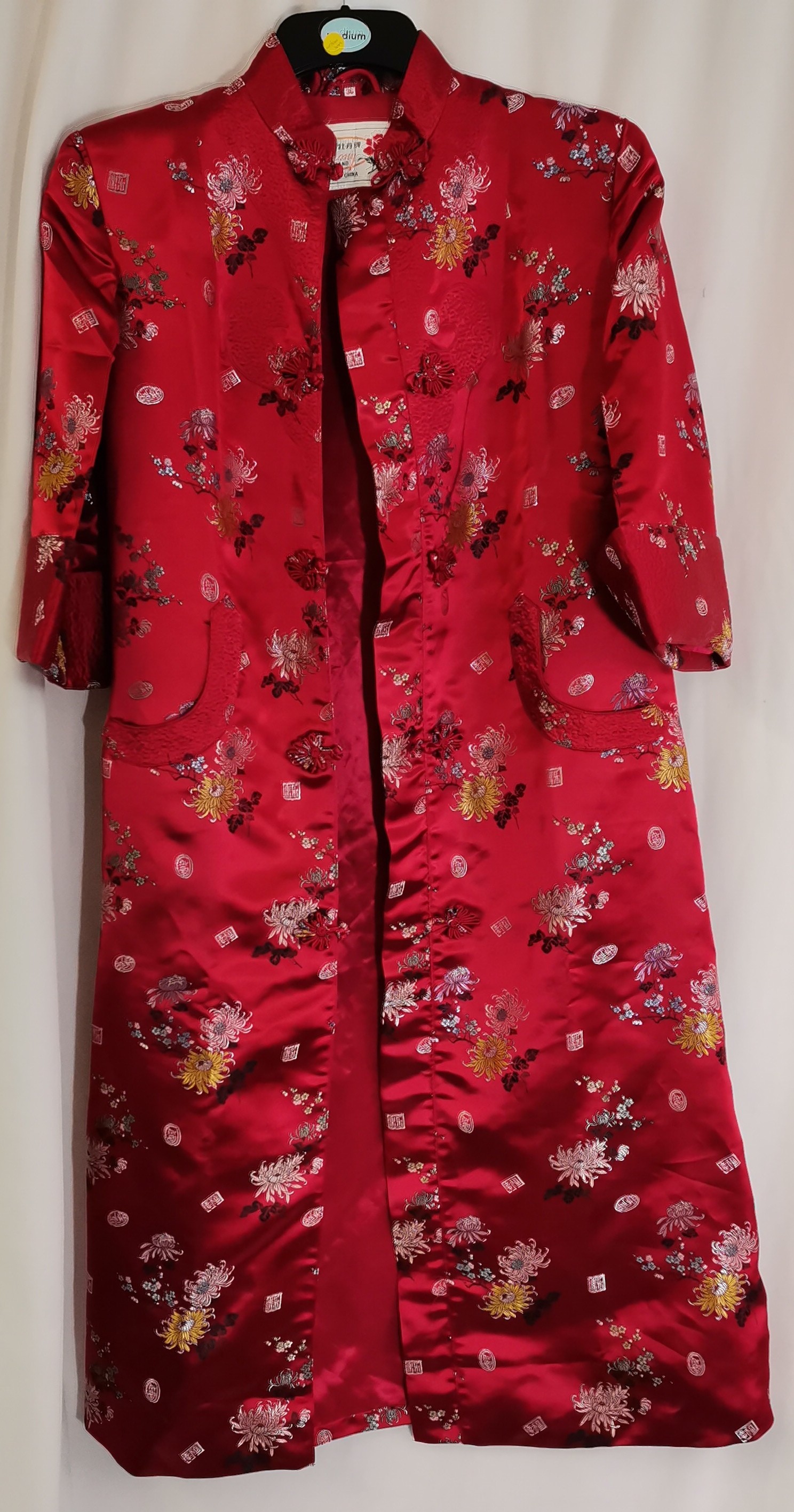 ladies Chinese red floral satin coat size 36 in new condition