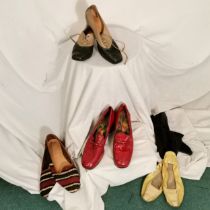 5 Pairs of vintage shoes to inc 1940s two tone shoes and 1960s red shoes - all in used condition