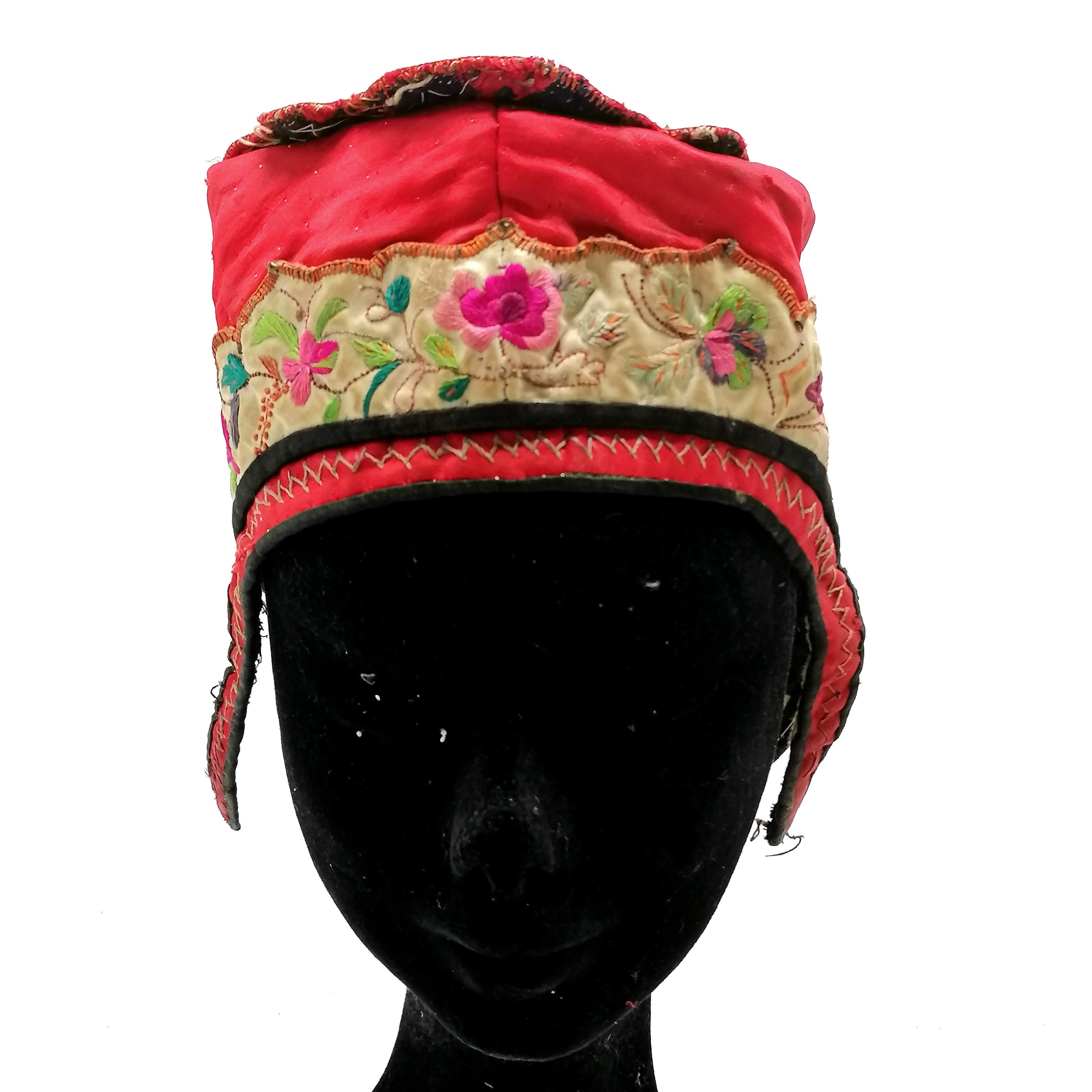 Red antique silk embroidered hat with fringe decoration - slight mark but in used condition - Image 4 of 5