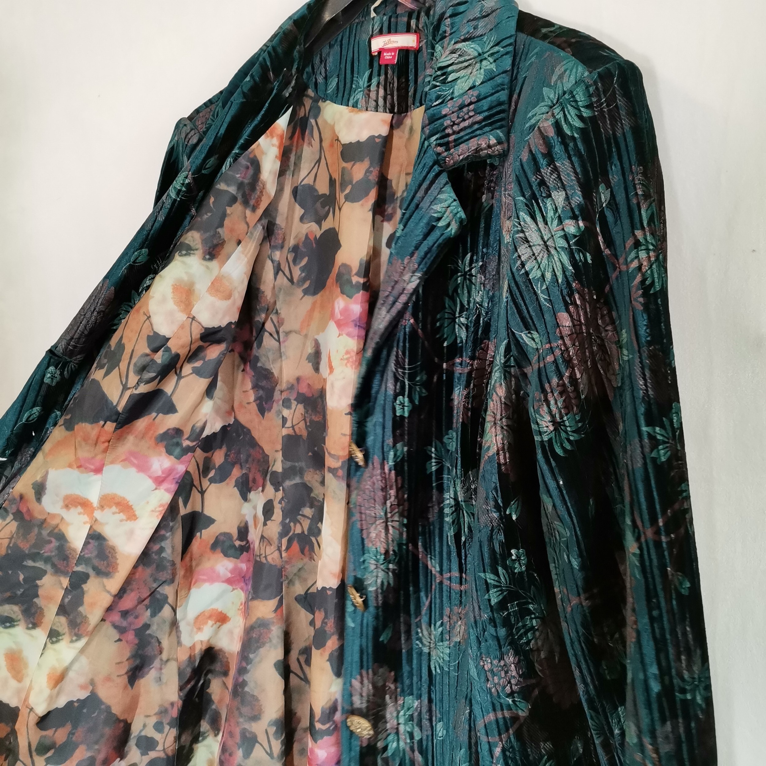 2 Vintage items by Joe Brown 1 velvet coat wtih floral pattern velvet lining t/w wrap over approx - Image 3 of 5