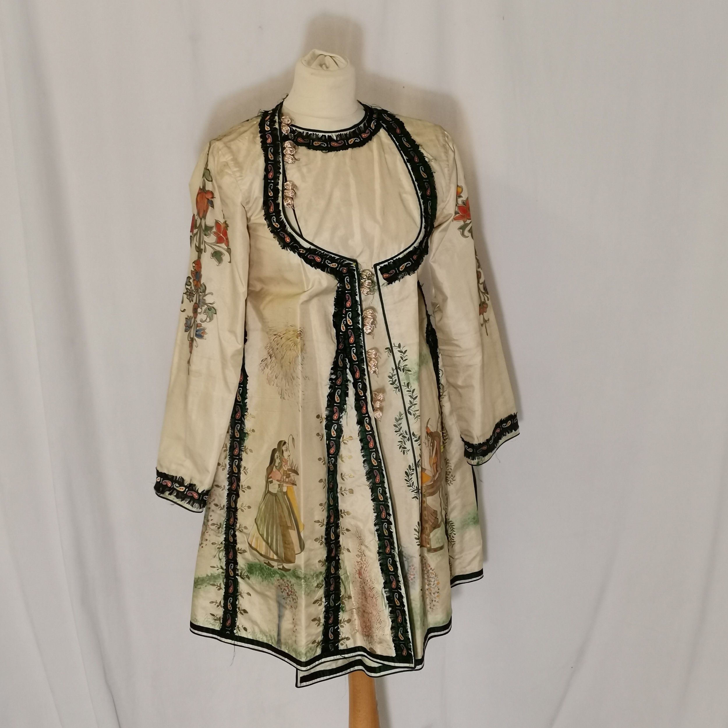 Indian cream silk dress coat with hand painted scenes 88cm bust - slight toning to the shoulders, - Image 3 of 13