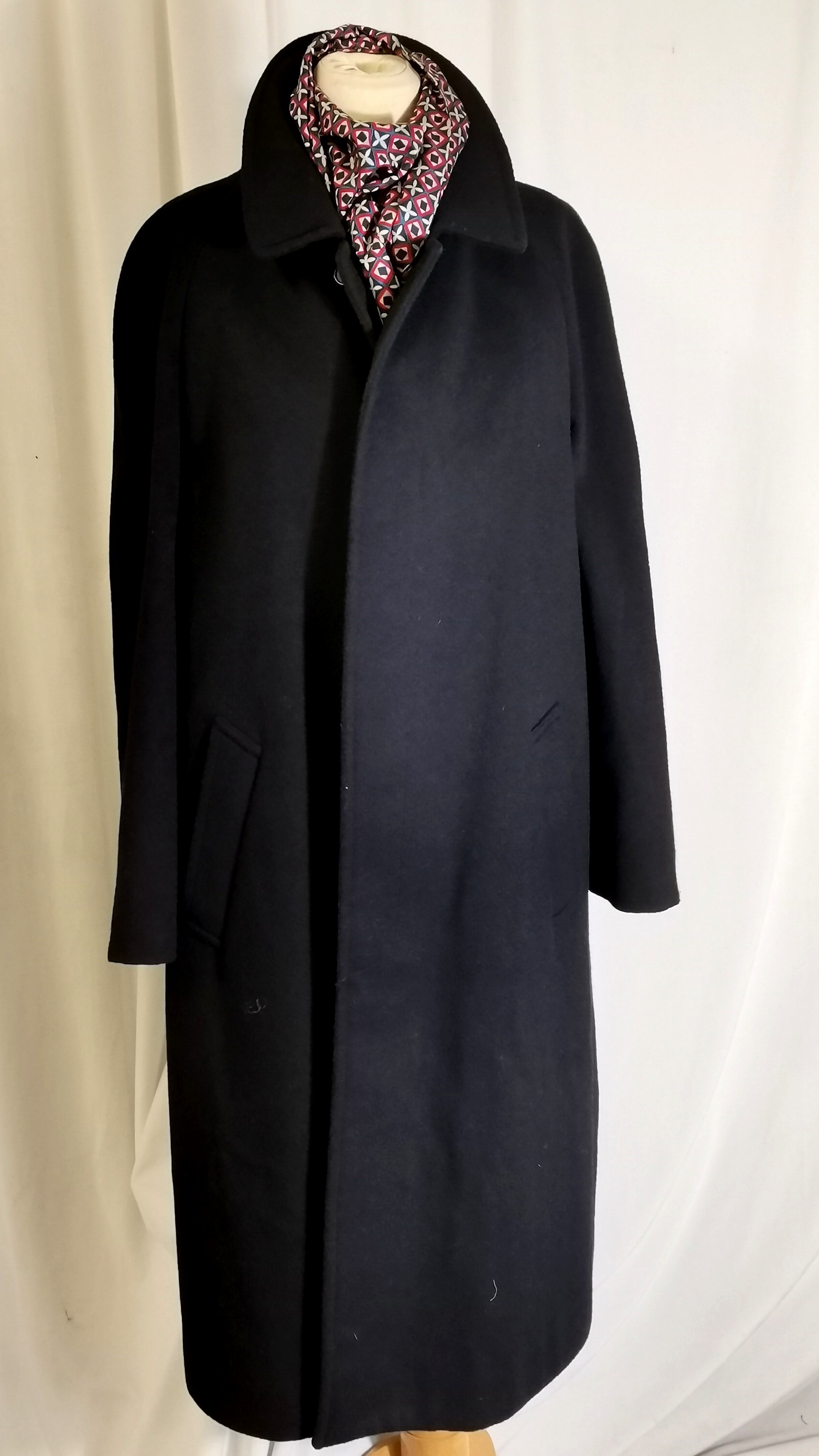 Gents navy lambs wool Aquascutum coat t/w silk crevette both in very good condition 120cm chest