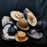 8 Straw hats, some named by Right Impression Gold label model, etc. In used condition.