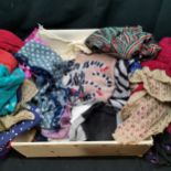 Large joblot of scarves to inc velvet, wool, cotton, Gina Ruccini, etc - all in used condition