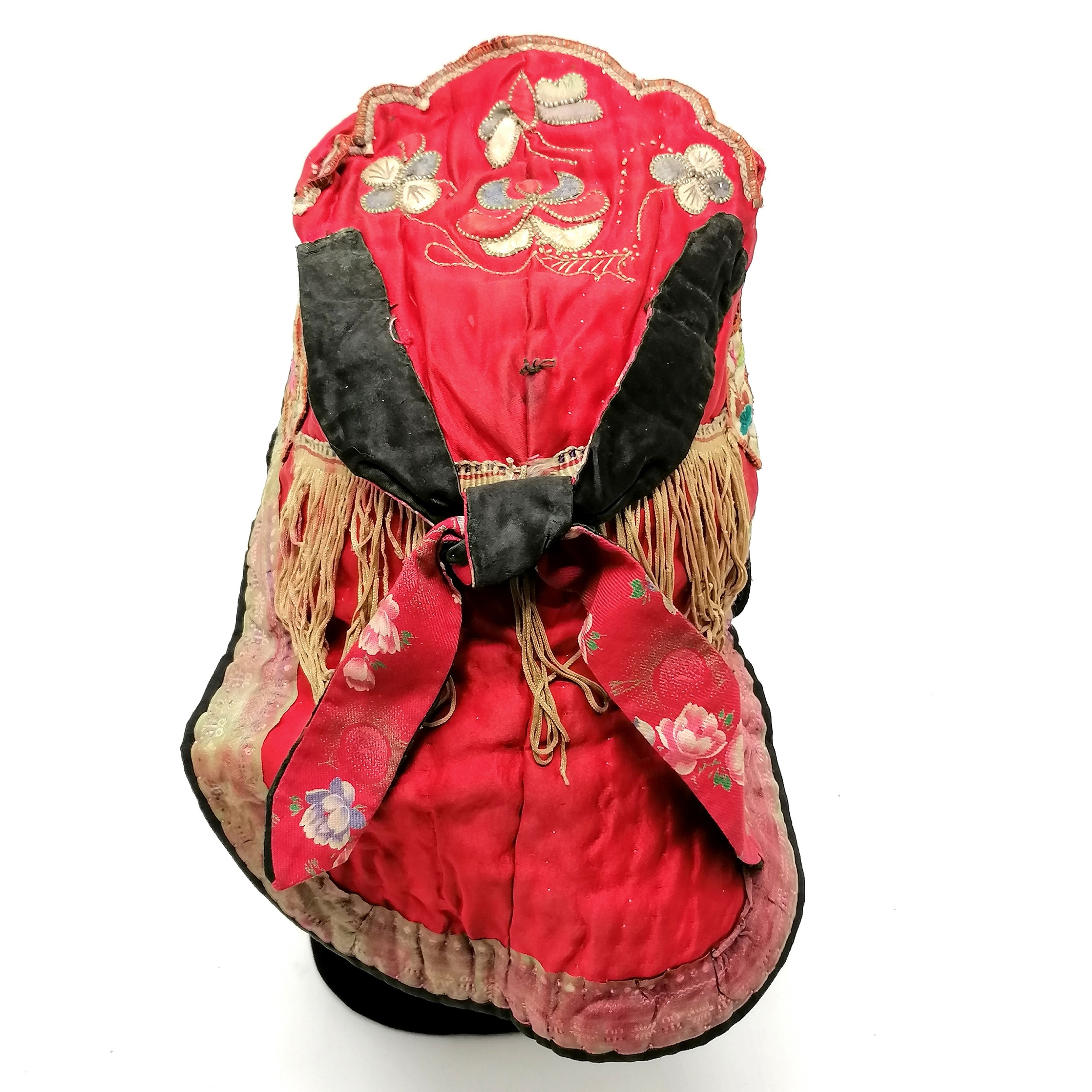 Red antique silk embroidered hat with fringe decoration - slight mark but in used condition - Image 3 of 5