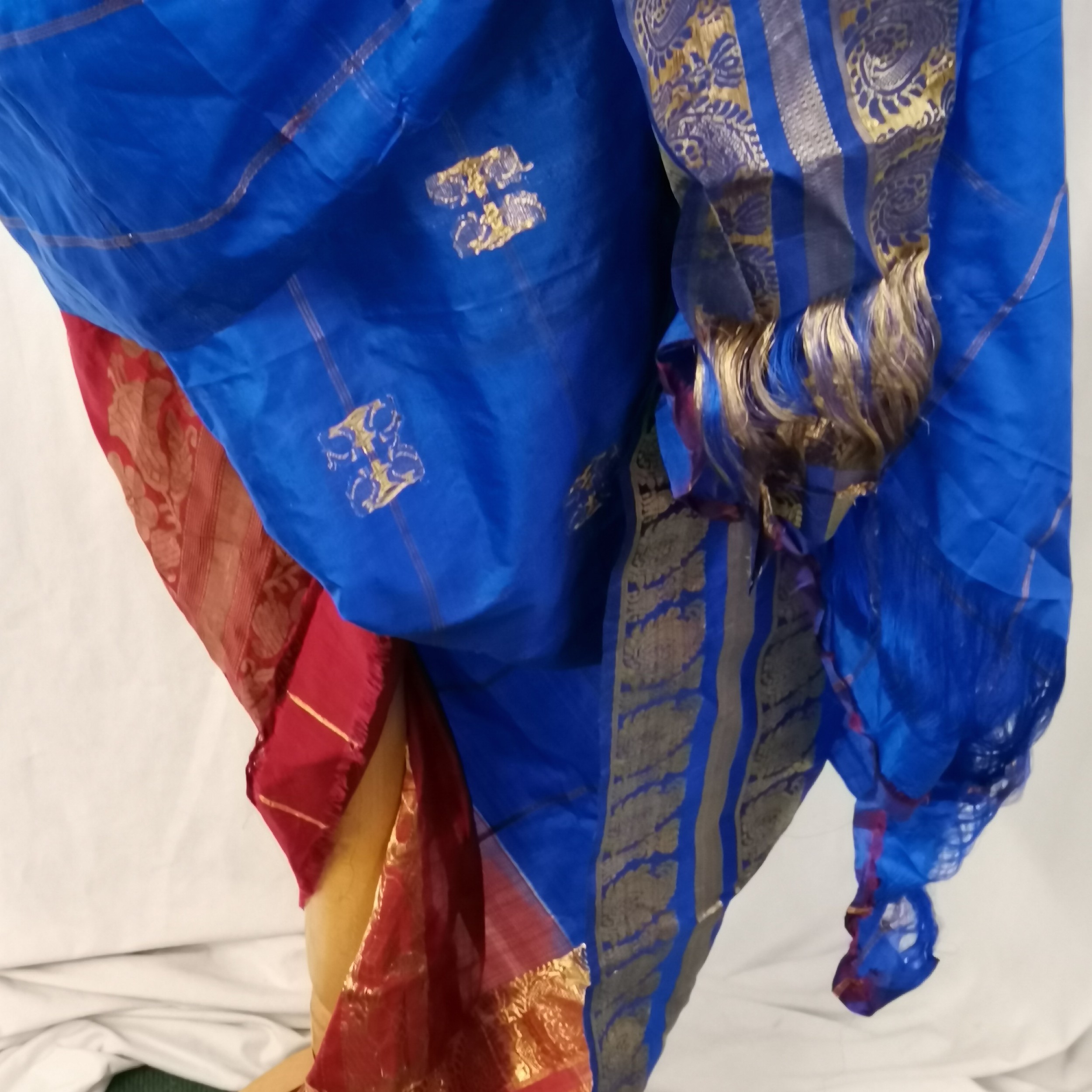 Blue and red silk sari fabric 104cm wide - Image 4 of 4