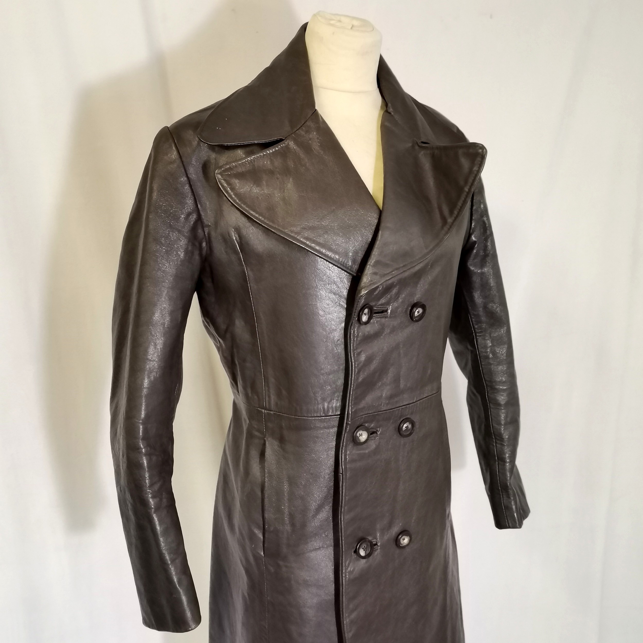 Vintage leather coat with leather strap tie back - 110cm chest - good used condition - Image 3 of 3