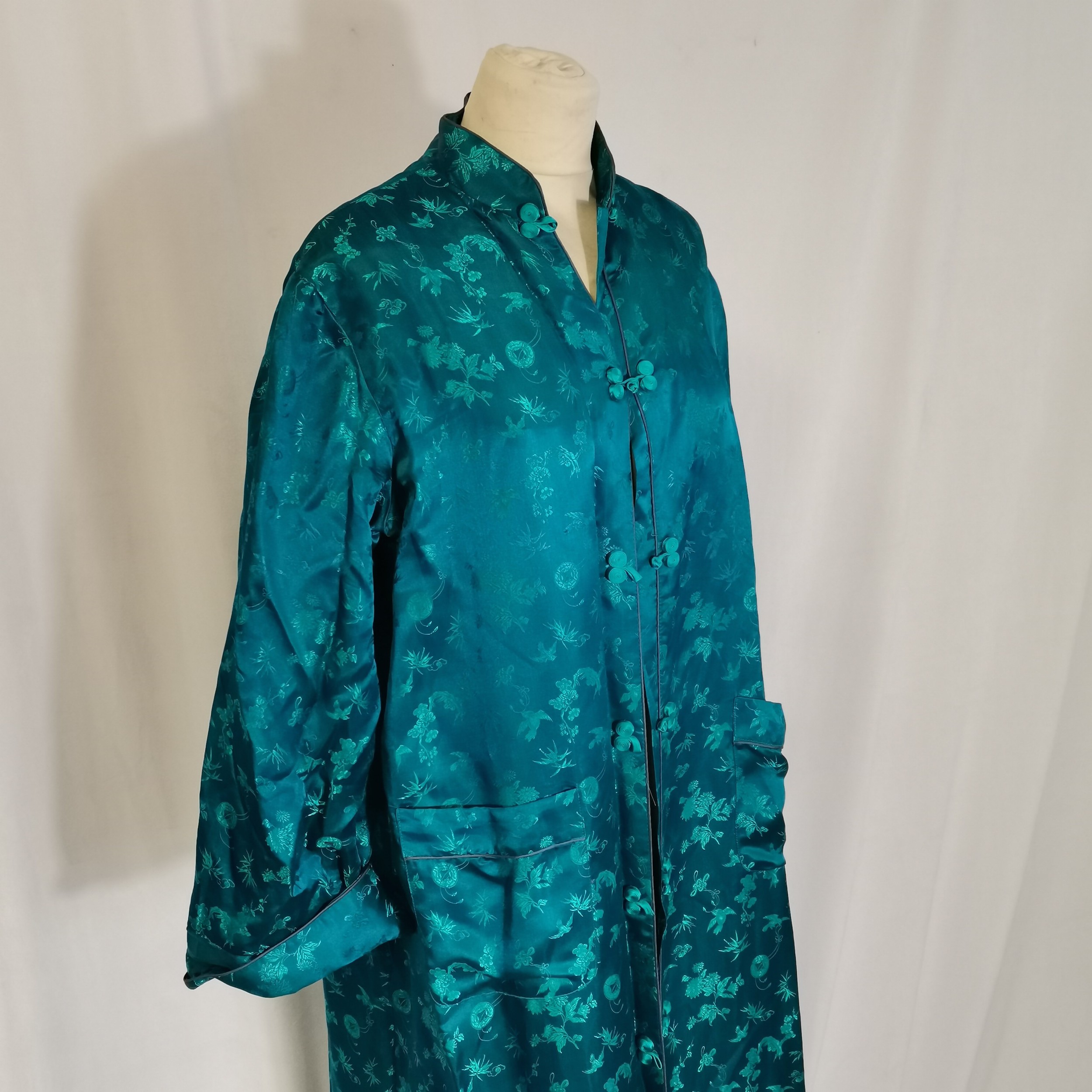 Chinese ladies long coat in green silk lined - good condition - 108cm bust - Image 2 of 4