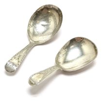 2 x Georgian silver caddy spoons with bright cut detail - longest 8.5cm and has bowl a/f ~ total