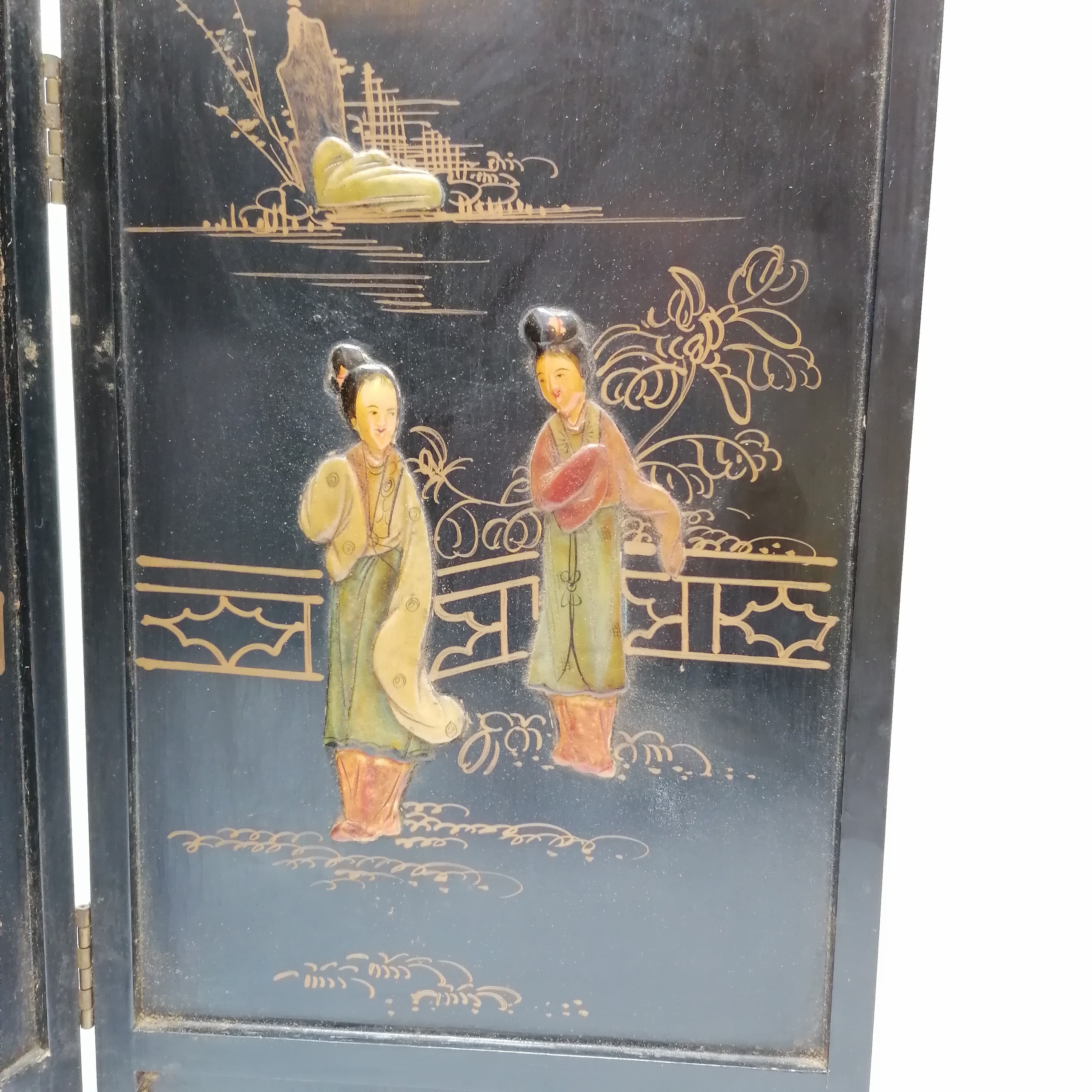 Oriental 4 panel wooden table screen with figural raised relief detail - 93cm total length x 40. - Image 4 of 5