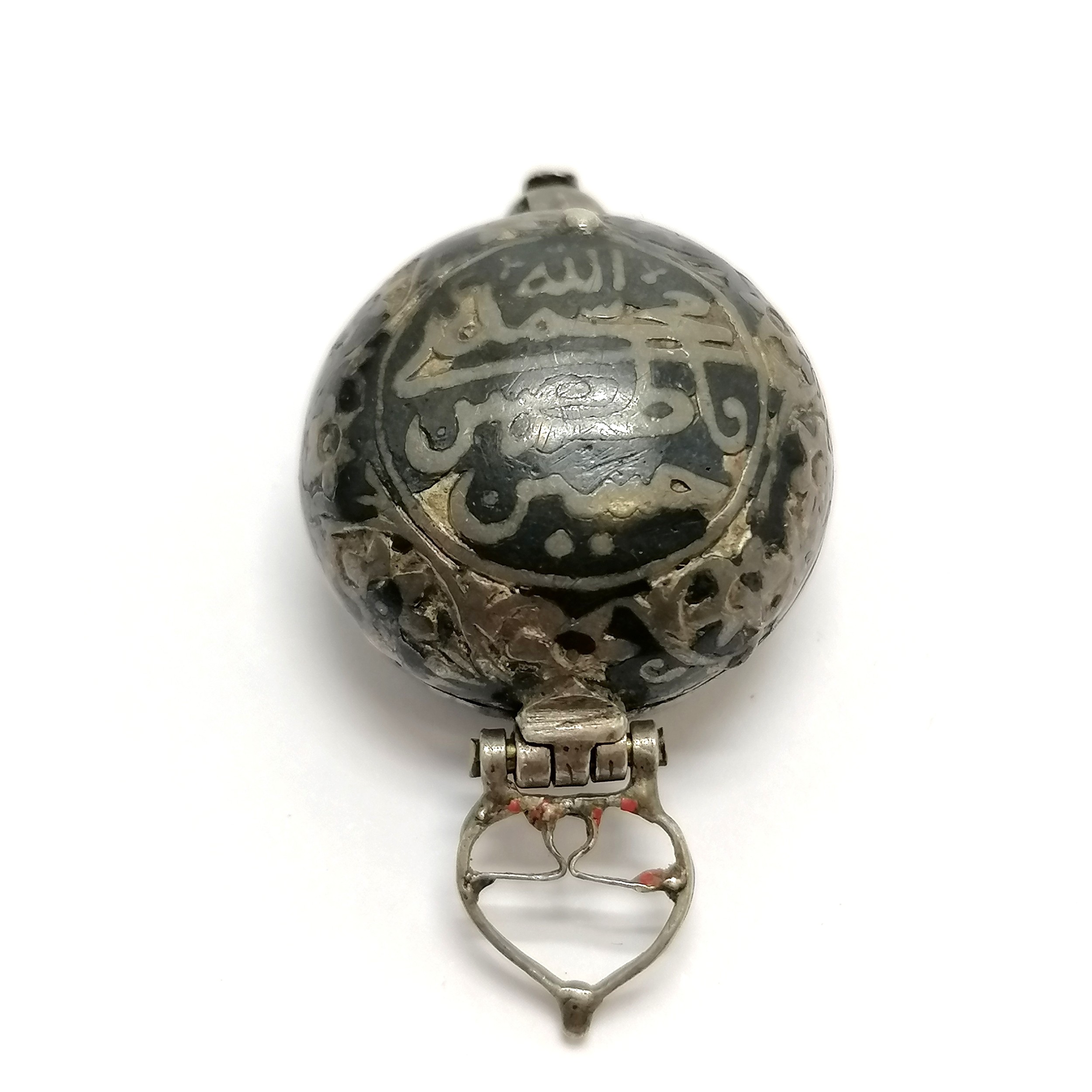 Antique / early unmarked Indian silver niello Qibla pendant with minaret shaped bale & script to the - Image 5 of 5