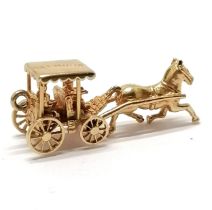 14ct hallmarked gold horse and carriage charm 3cm long 4.1g