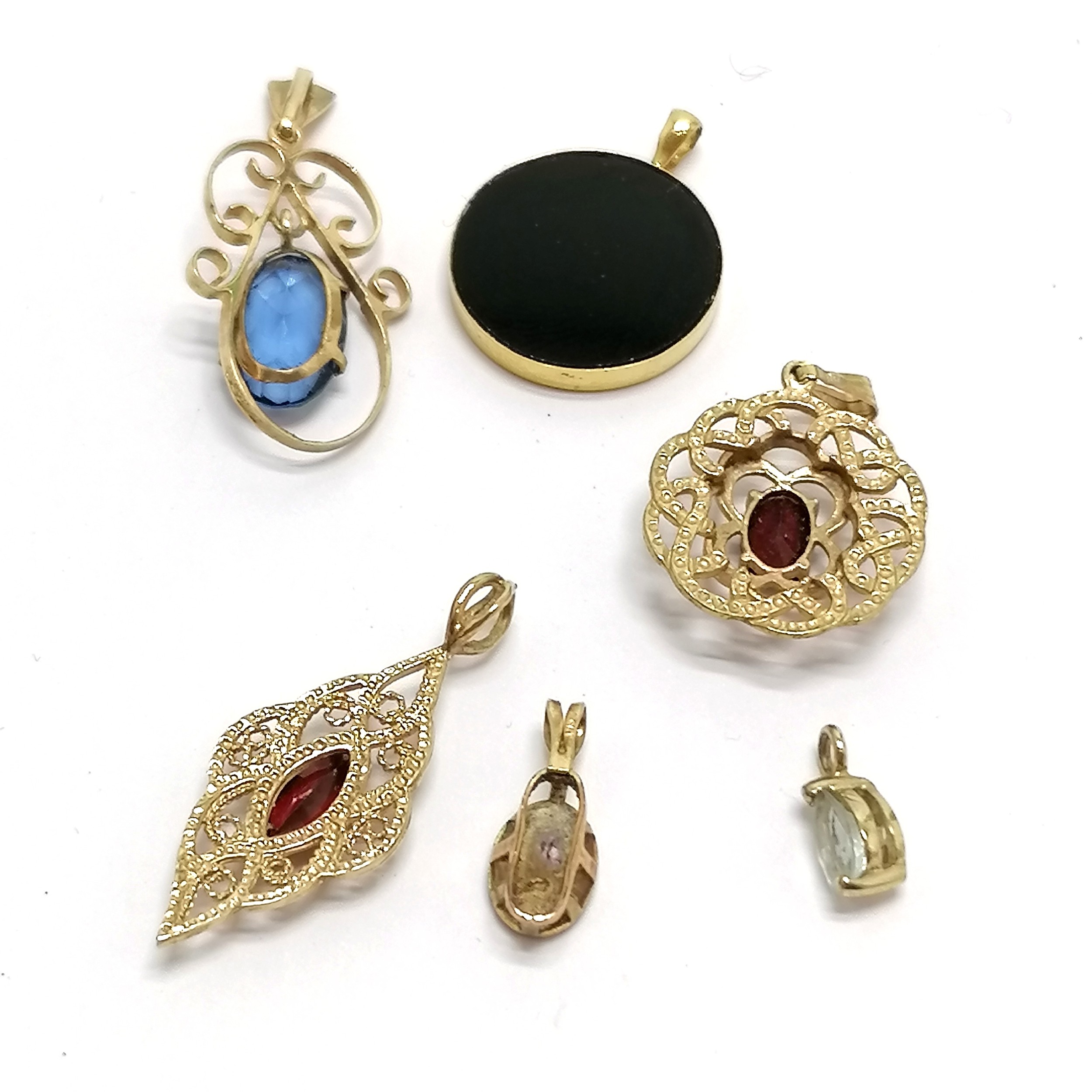 6 x gold marked pendants (14ct opal - 2cm drop) rest are 9ct inc garnet etc - total weight (6) 5.5g - Image 2 of 2