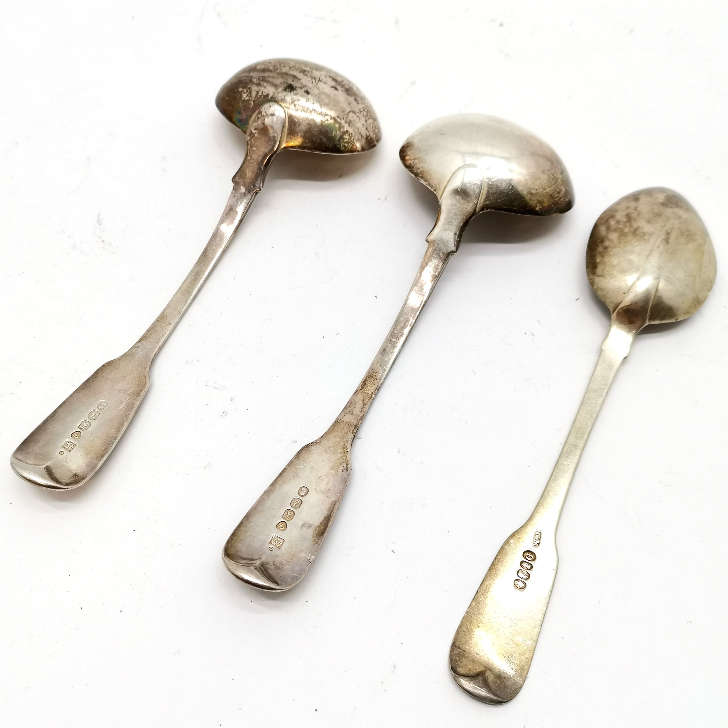 Pair of 1822 fiddle ladles by William Eley & William Fearn t/w 1824 rat tailed spoon by Charles - Image 2 of 6