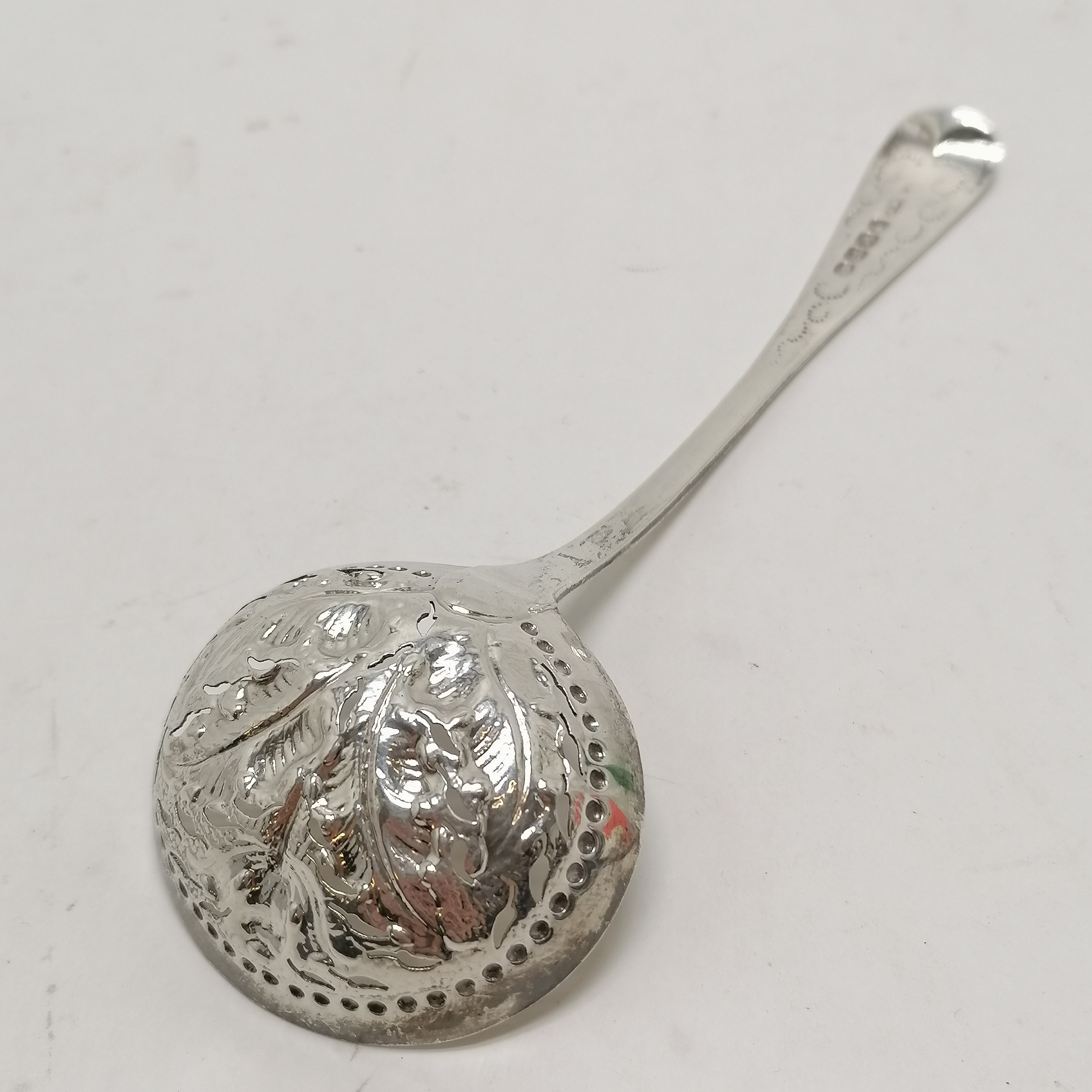 1830 silver sifting spoon with embossed & pierced detail to bowl which is in the form of a flower - Image 3 of 4