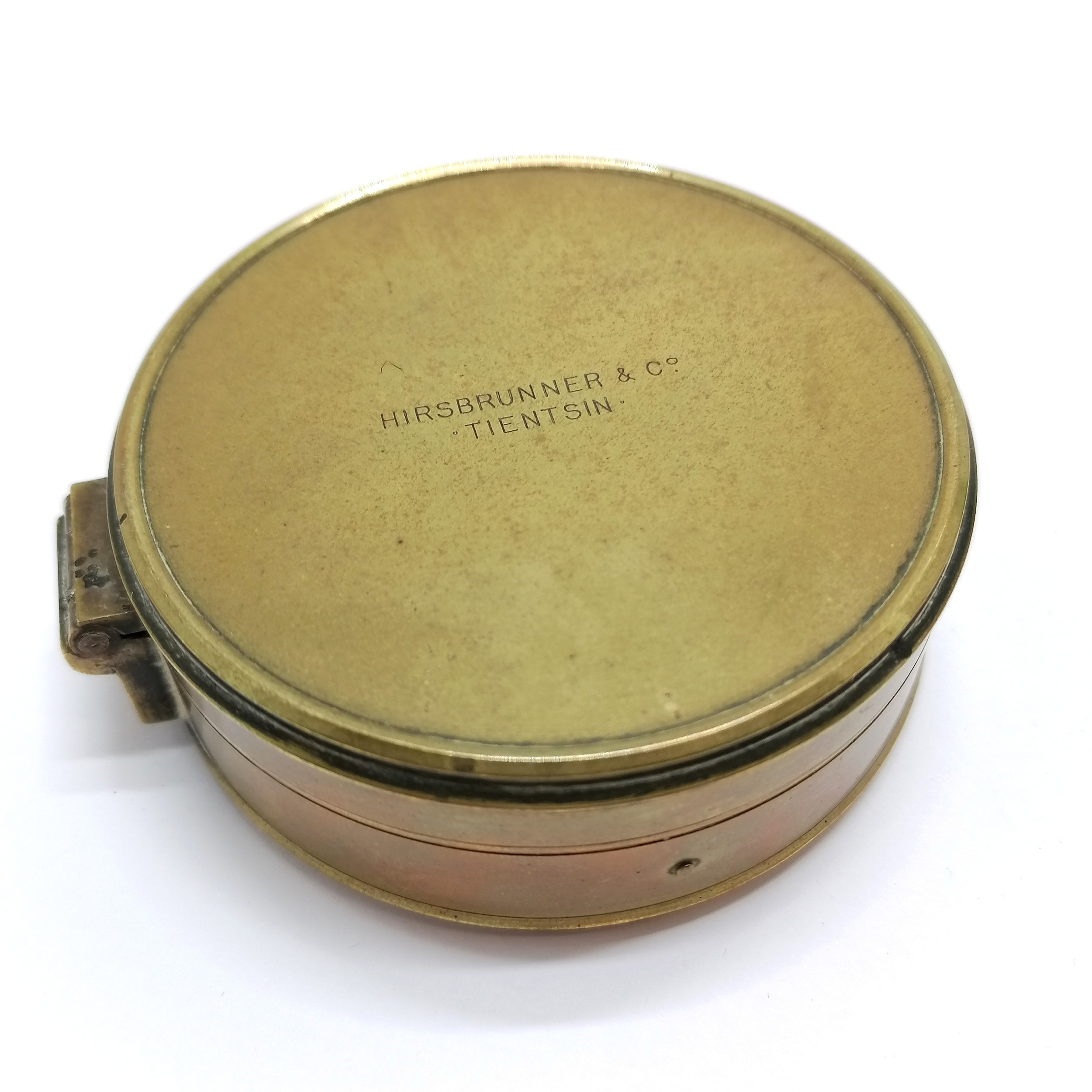 Antique prismatic compass (7.4cm diameter & missing lens) retailed by Hirsbrunner & Co (Tientsin) in - Image 5 of 5