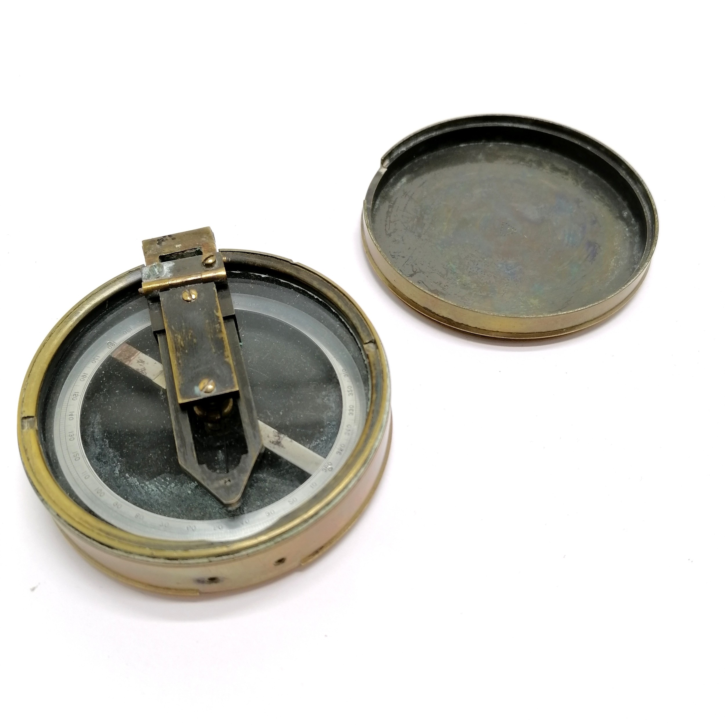 Antique prismatic compass (7.4cm diameter & missing lens) retailed by Hirsbrunner & Co (Tientsin) in - Image 3 of 5