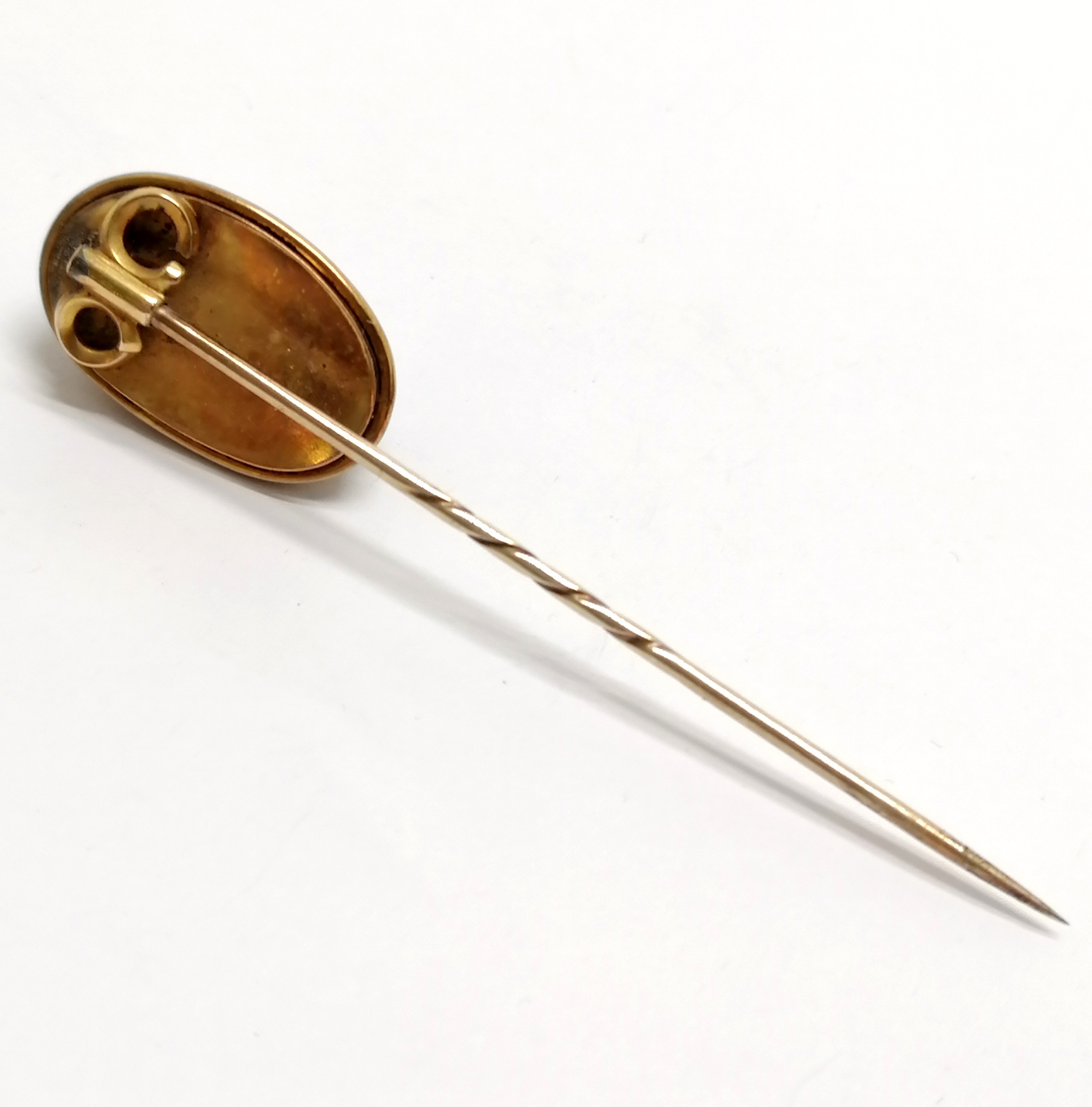 Antique unmarked gold (touch tests as 15ct+) large cabochon garnet stick / tie pin - 7.5cm long & - Image 3 of 4