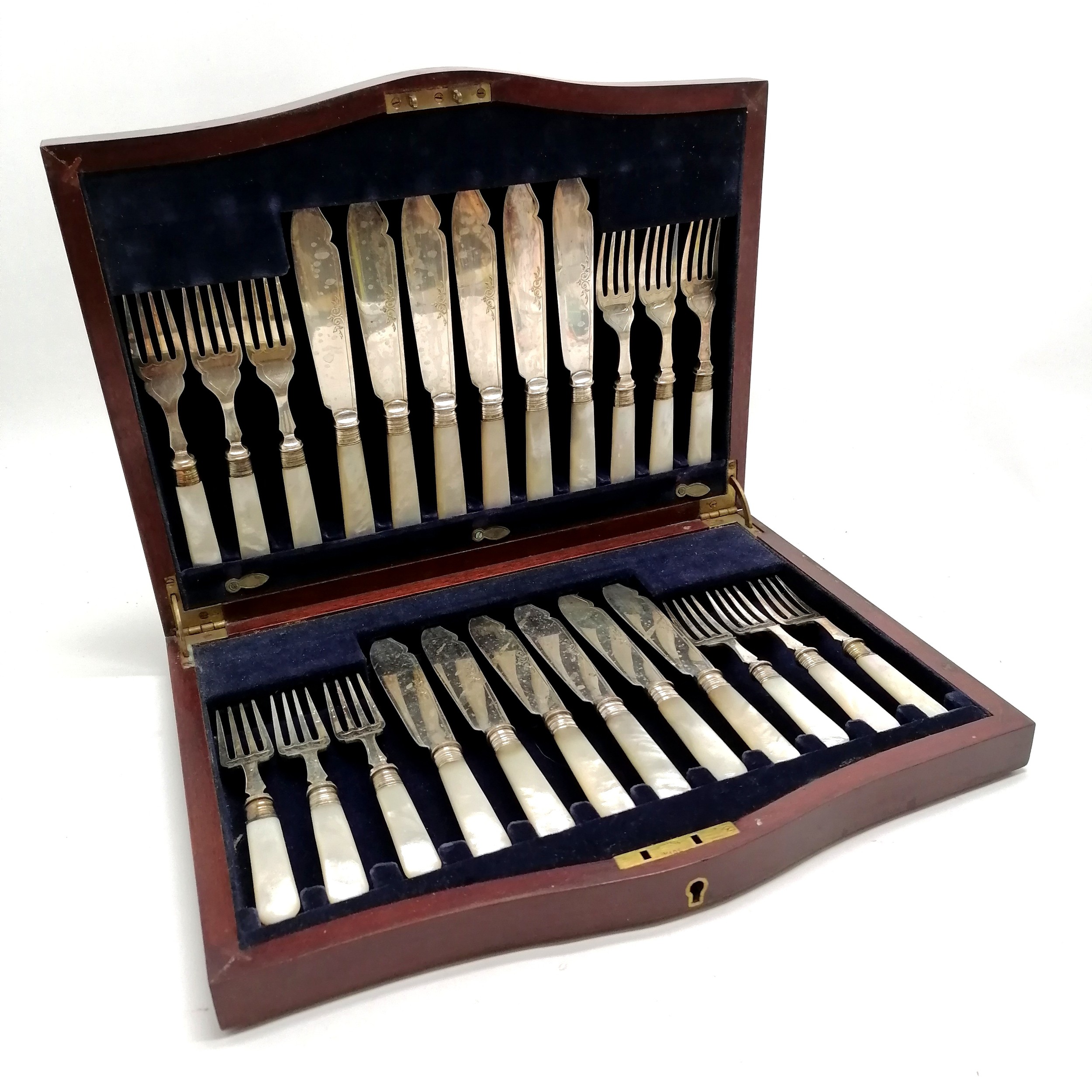 Antique mother of pearl silver plated fish eating set in original mahogany brass fitted case -