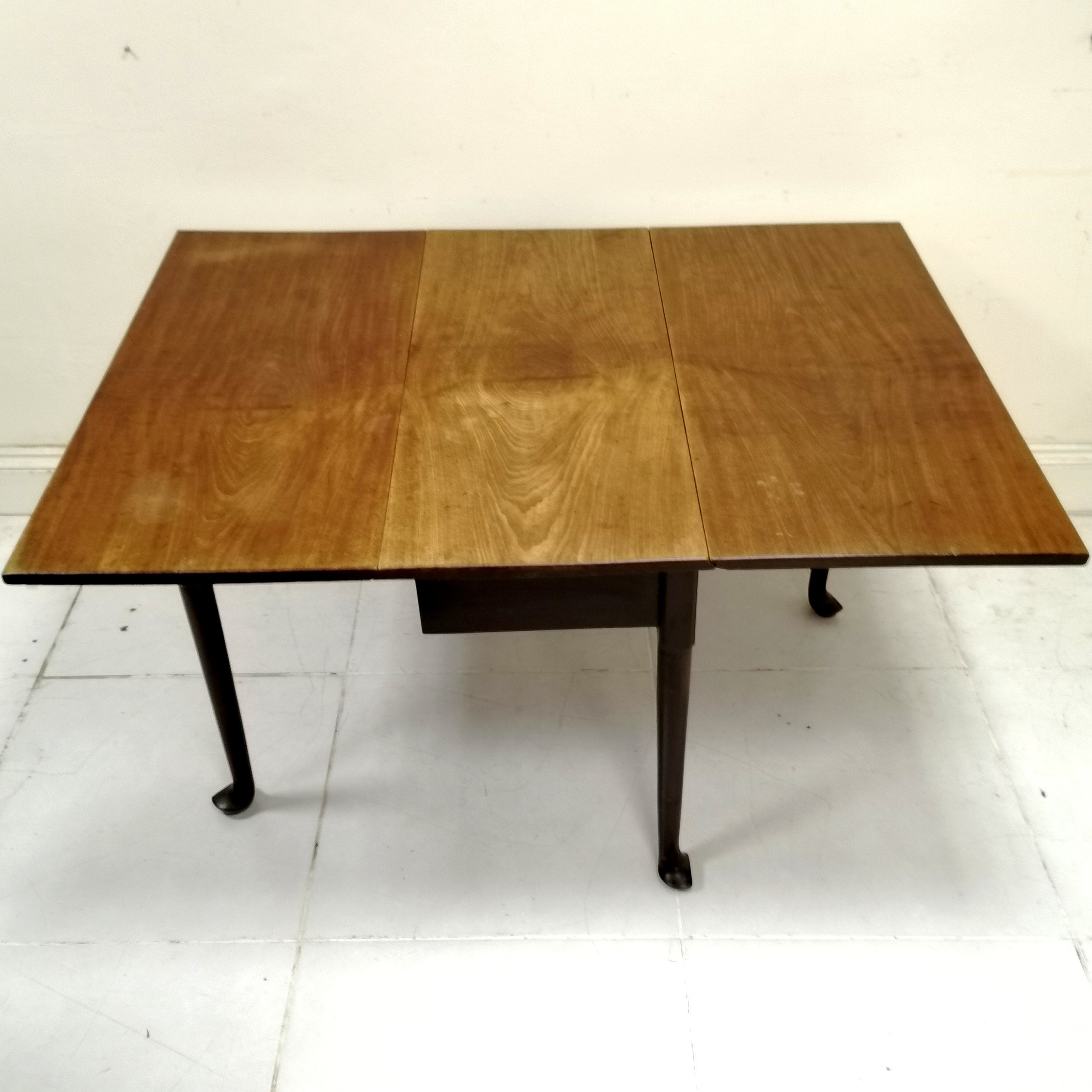 Antique mahogany drop flap dining table, on pad feet, losses to pad feet, in used condition, 103 - Image 3 of 4