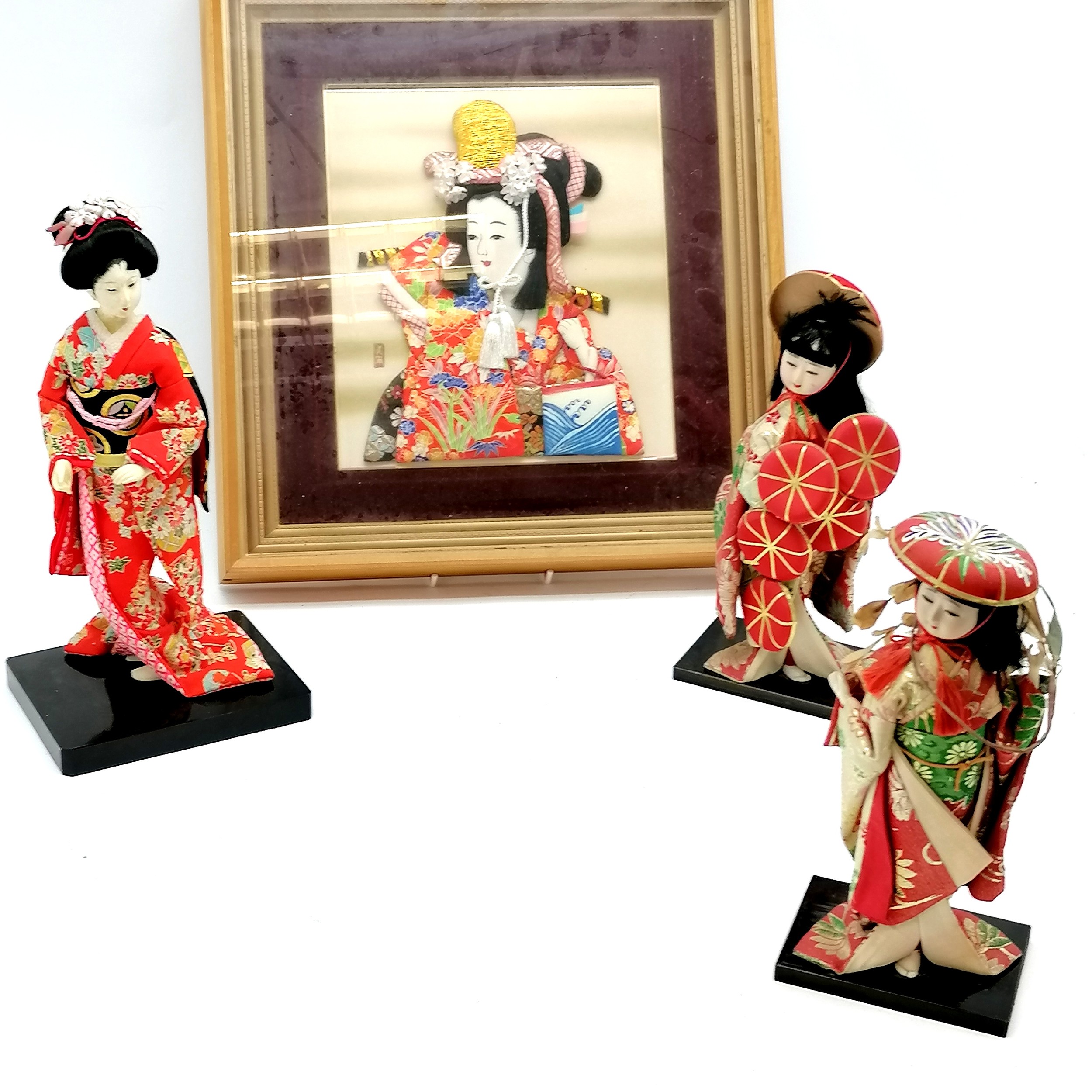 Oriental Japanese box frame display of a traditional costumed lady (40cm x 43cm) t/w 3 fabric