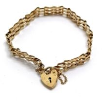 9ct hallmarked gold 3 bar gate link bracelet with heart padlock clasp - 5.1g ~ SOLD IN AID OF