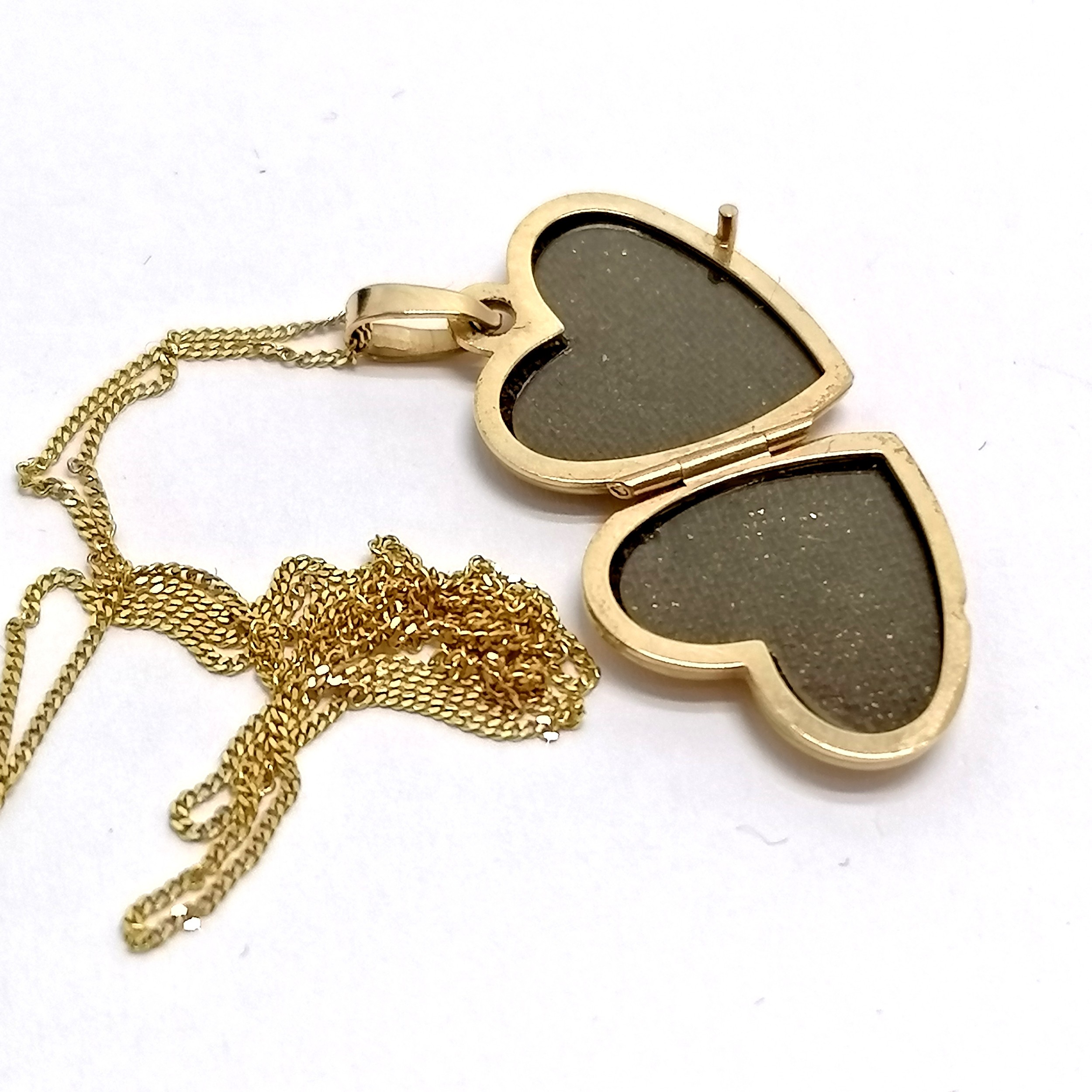 9ct hallmarked 2-tone gold heart shaped locket on 9ct marked gold 40cm neckchain - total weight 2.2g - Image 2 of 3