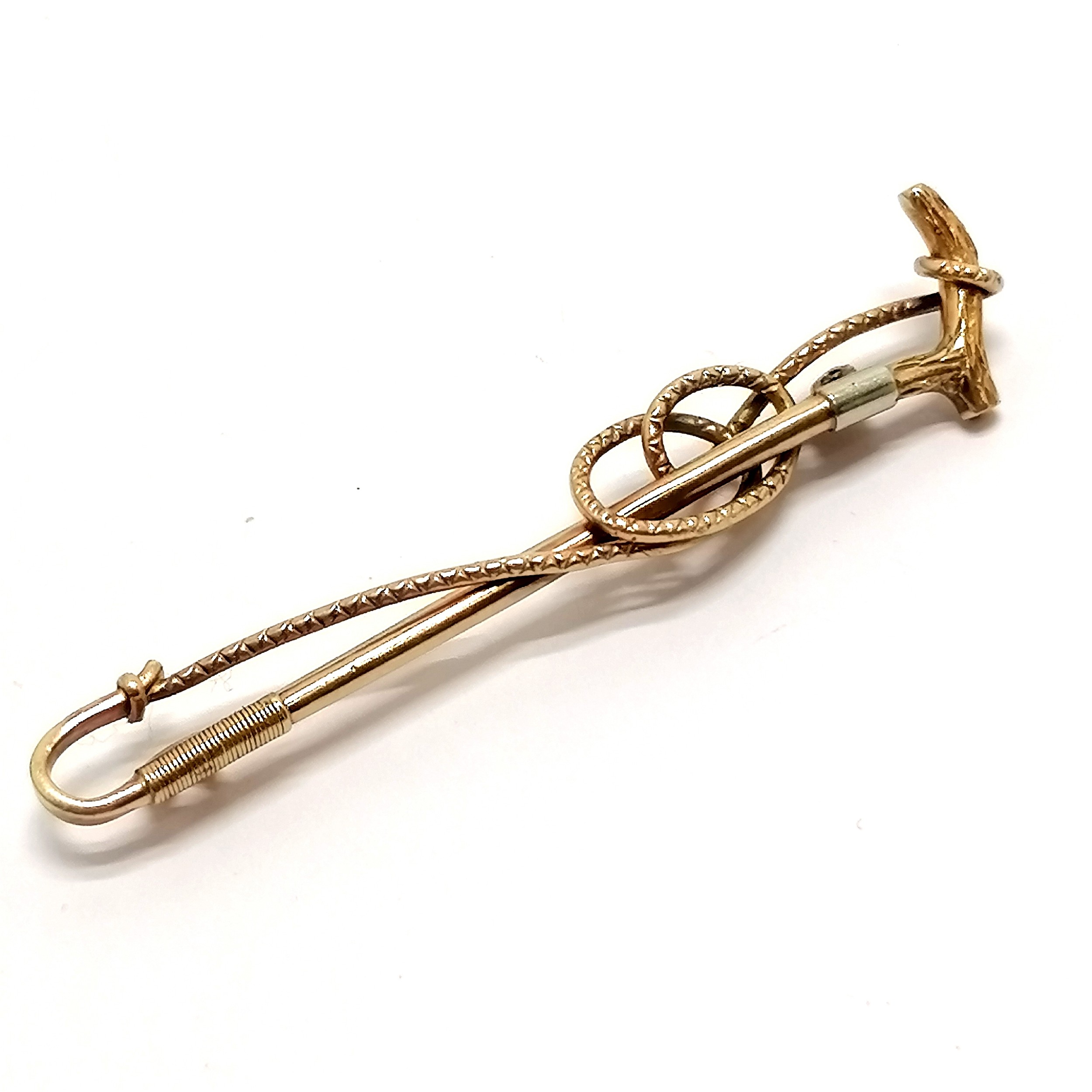 9ct hallmarked gold bar brooch in the form of a riding crop / whip with white metal detail - 6cm & - Image 2 of 2