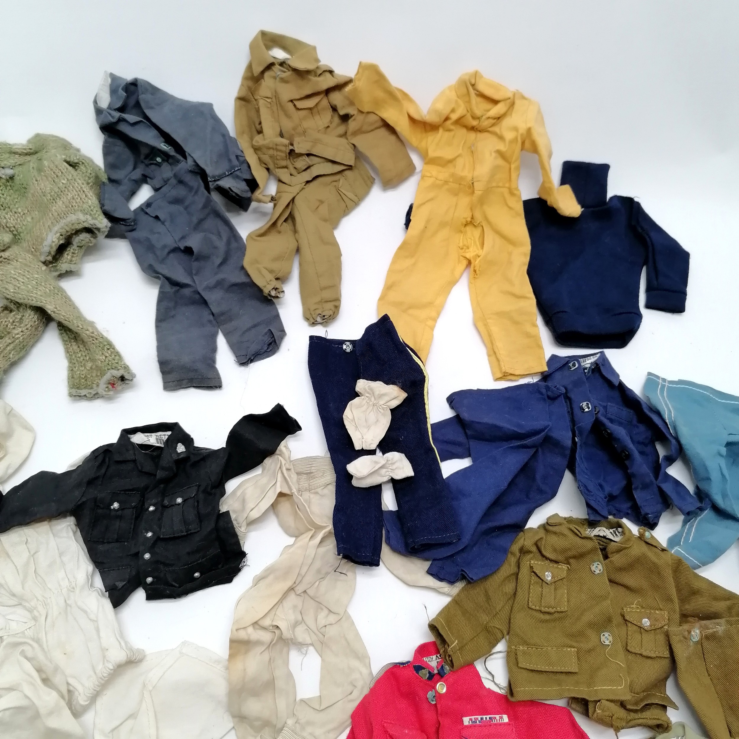 Quantity of vintage Action Man clothes /outfits - Image 5 of 7