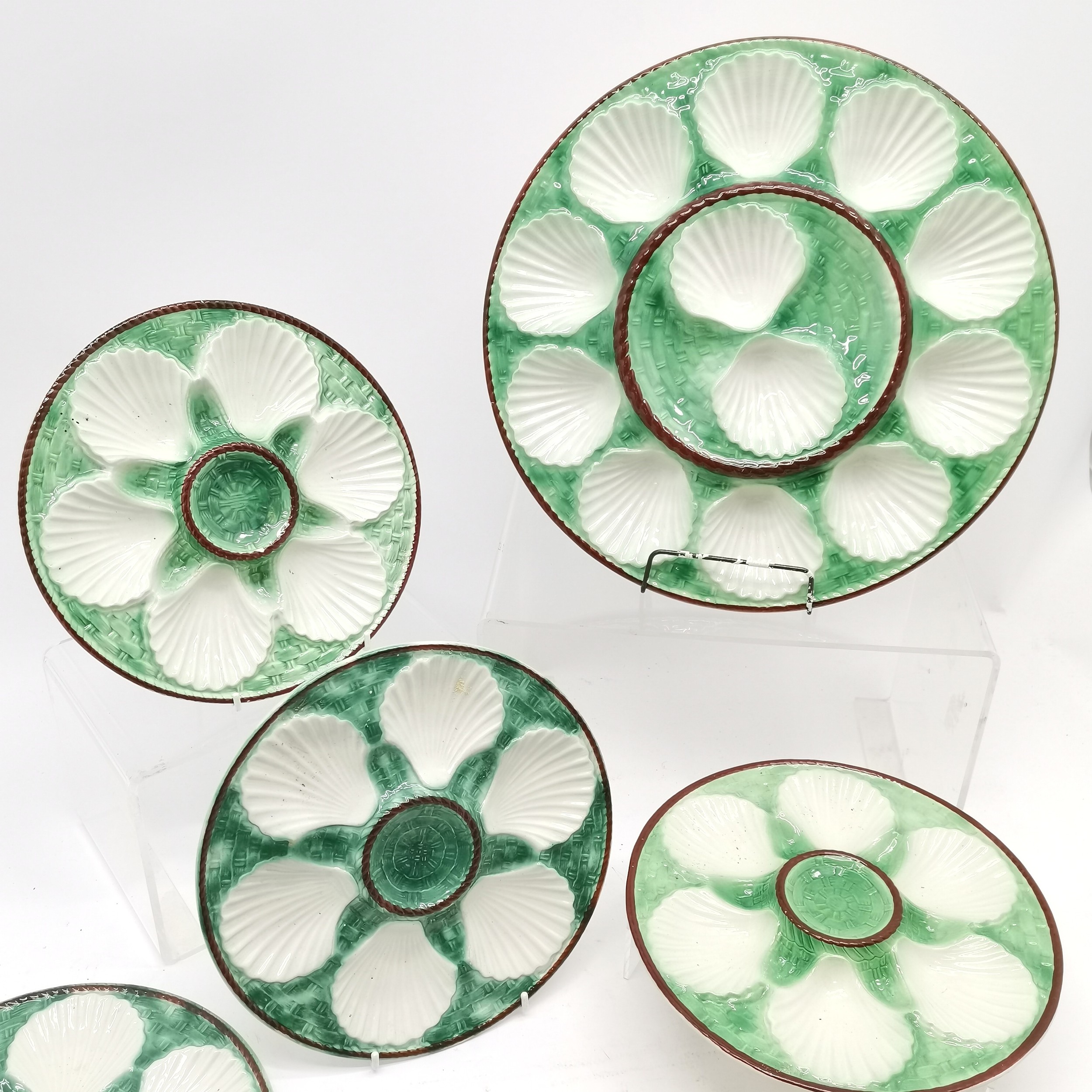 Majolica style serving set comprising of large circular platter 33 cm diameter, t/w set of 6 smaller - Image 2 of 2