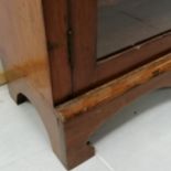 Antique mahogany 2 door glazed 4 shelf bookcase, on bracket feet, in used condition, 100 cm wide x