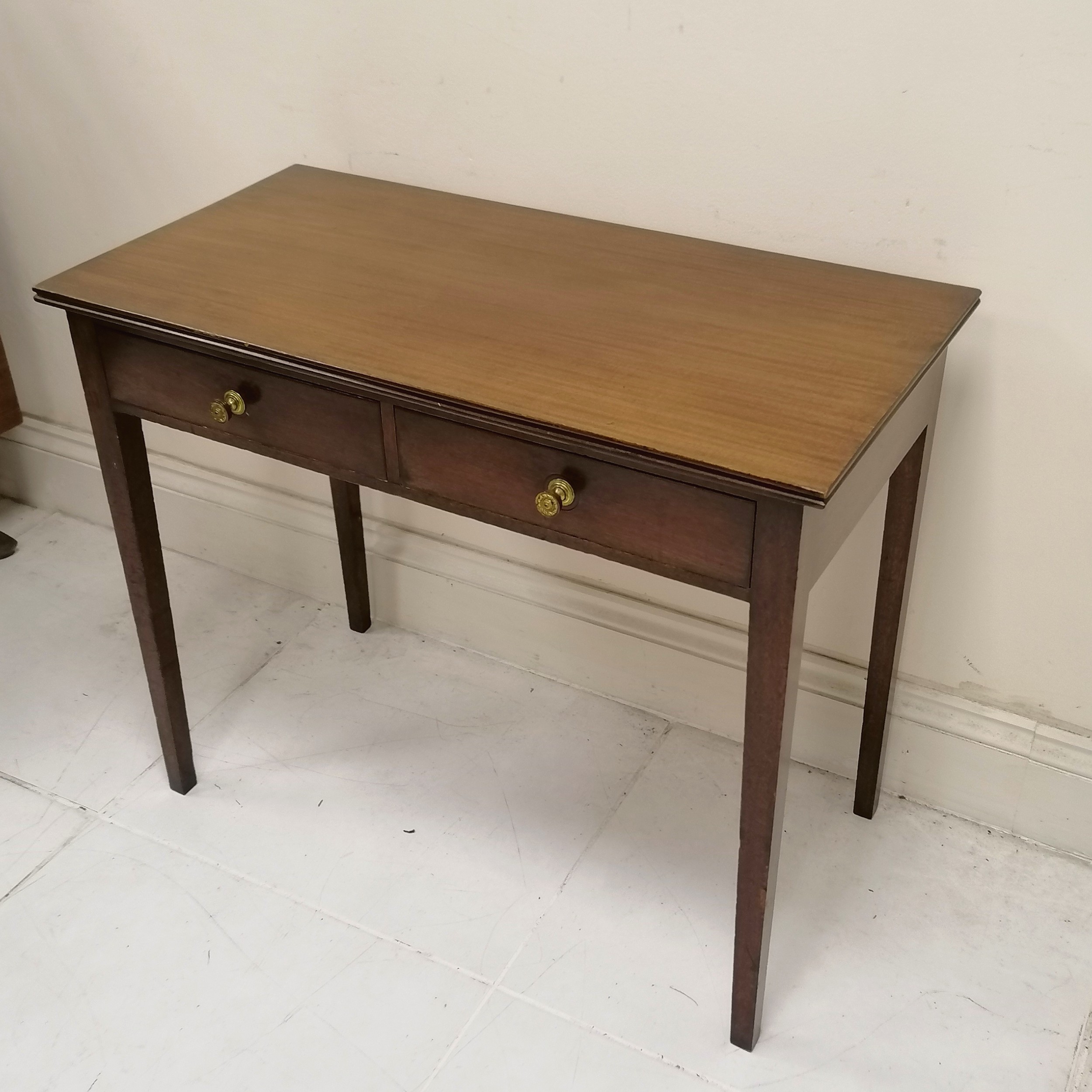 Antique mahogany 2 drawer side table on square tapered legs, in good used condition, 90 cm wide x 46 - Image 2 of 2
