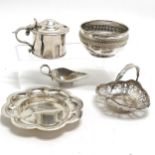 Silver swing handle small basket (55g & a/f) t/w small qty of silver plated wares inc pap boat
